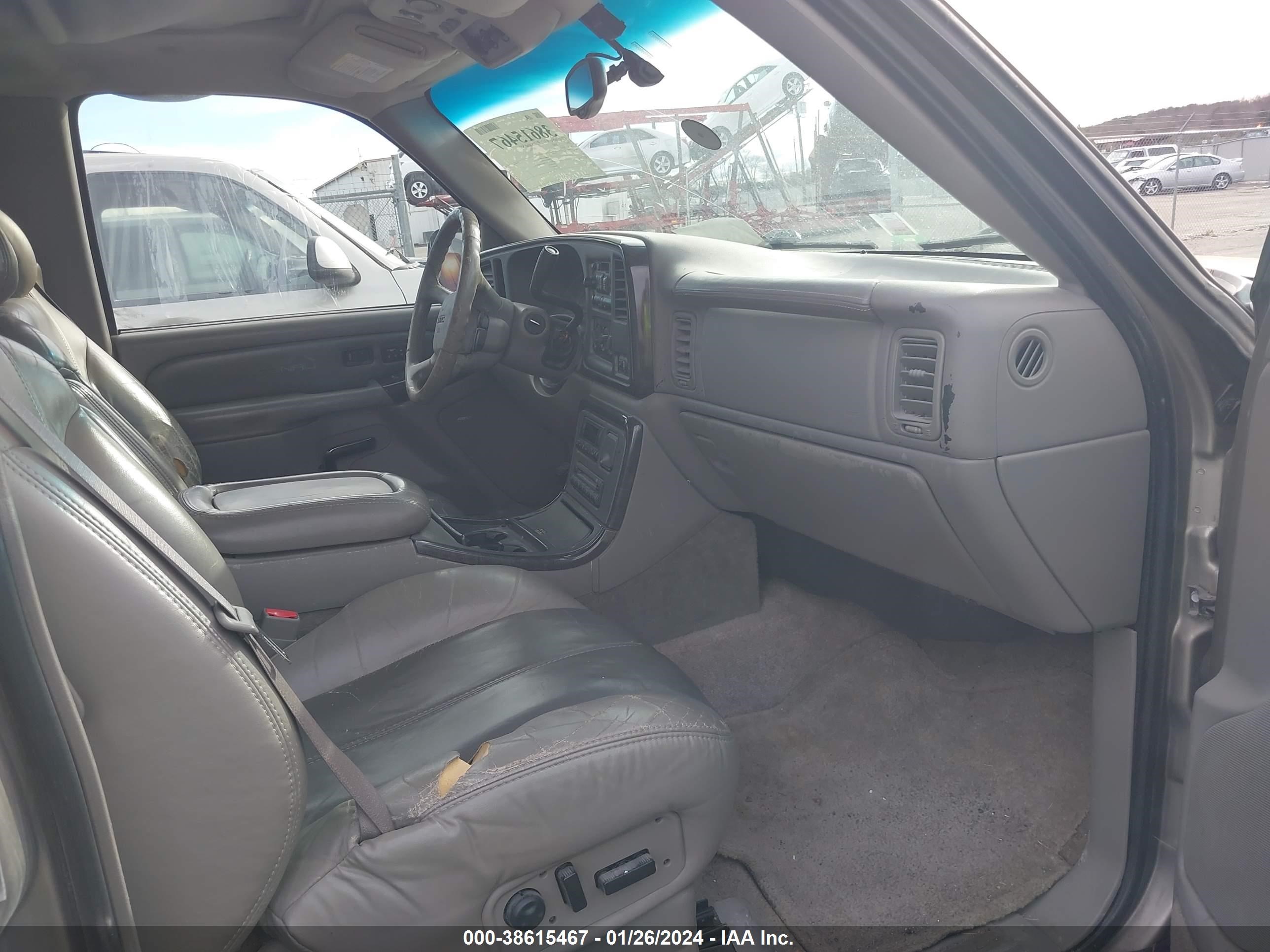 Photo 4 VIN: 1GKFK66U02J215266 - GMC YUKON 