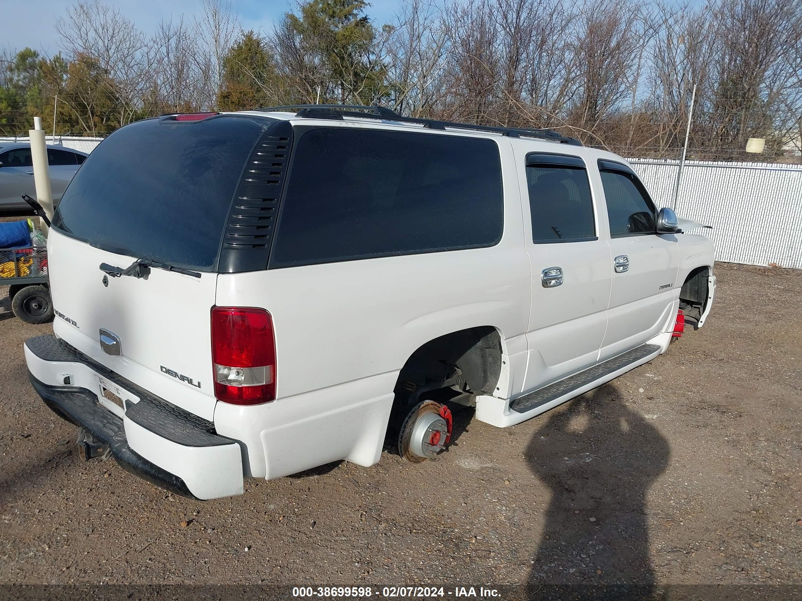 Photo 3 VIN: 1GKFK66U03J121843 - GMC YUKON 