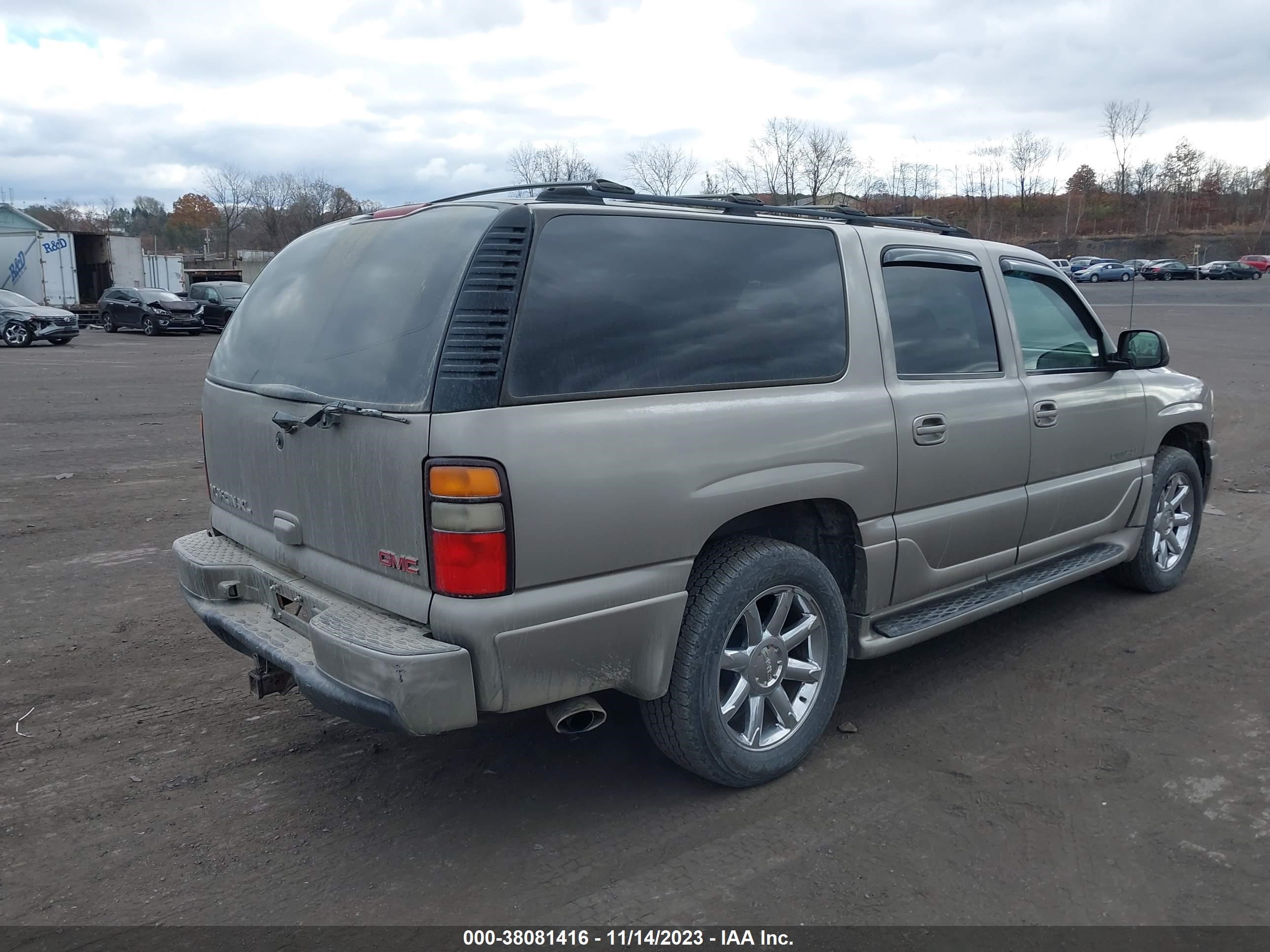 Photo 3 VIN: 1GKFK66U12J323010 - GMC YUKON 