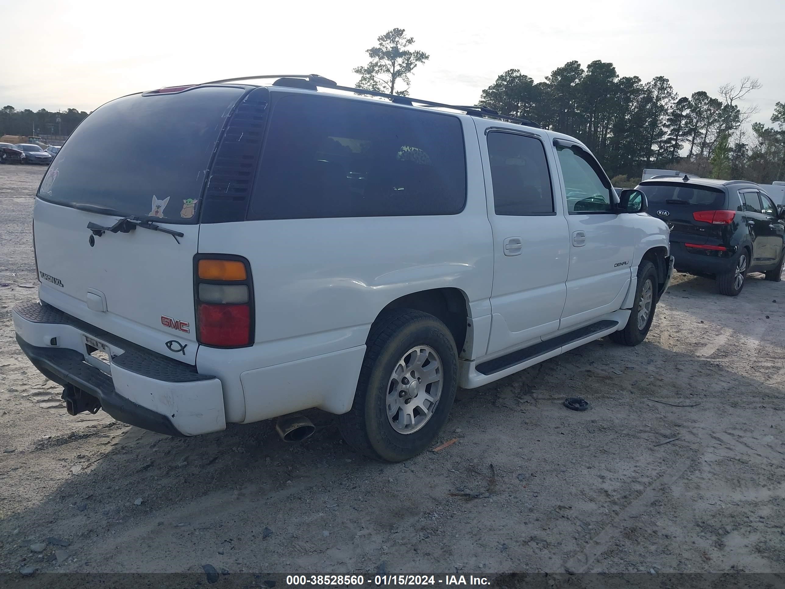 Photo 3 VIN: 1GKFK66U14J189201 - GMC YUKON 