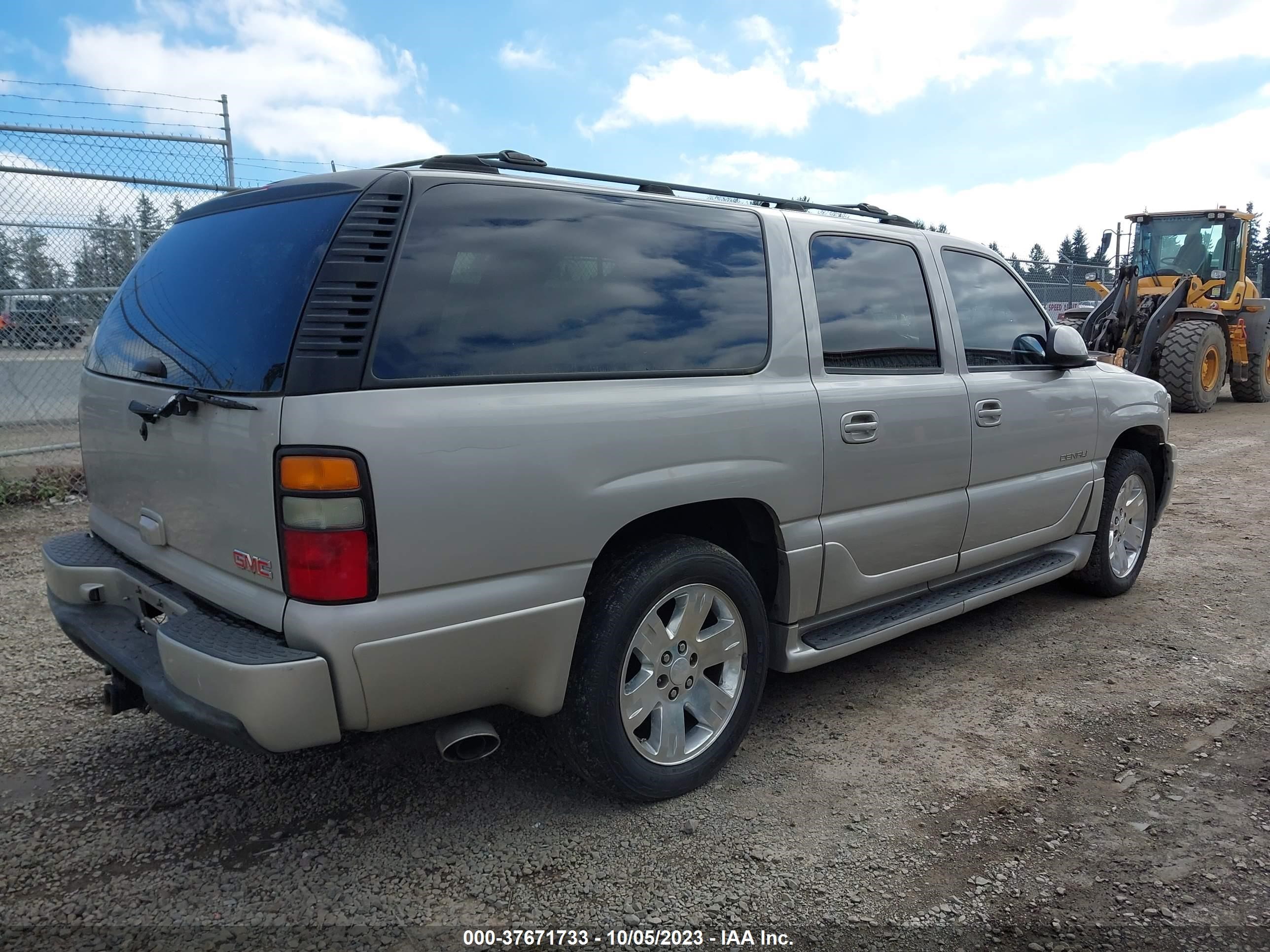 Photo 3 VIN: 1GKFK66U14J270828 - GMC YUKON 