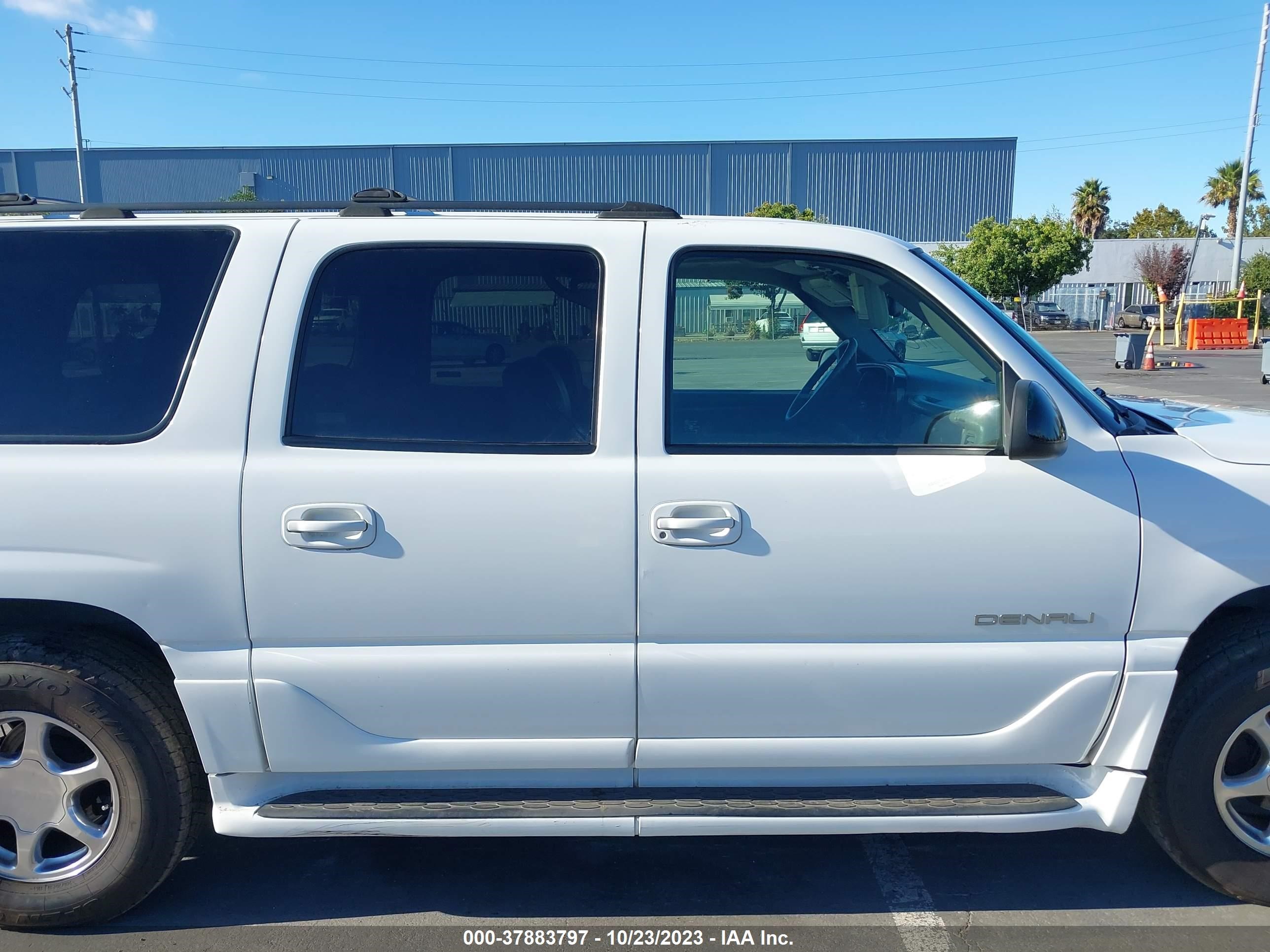 Photo 12 VIN: 1GKFK66U22J251041 - GMC YUKON 