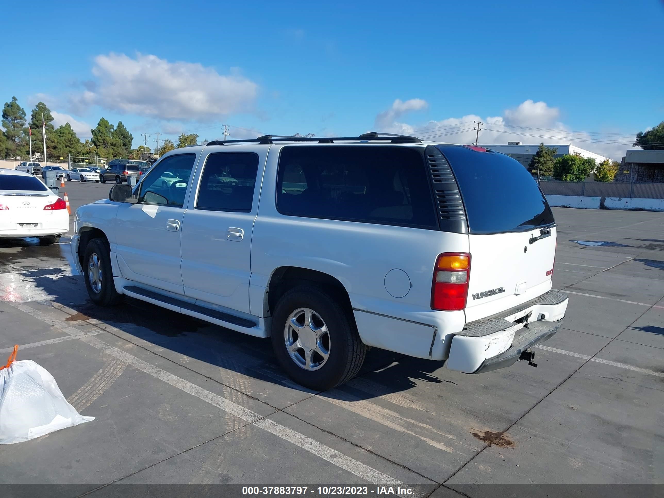 Photo 2 VIN: 1GKFK66U22J251041 - GMC YUKON 