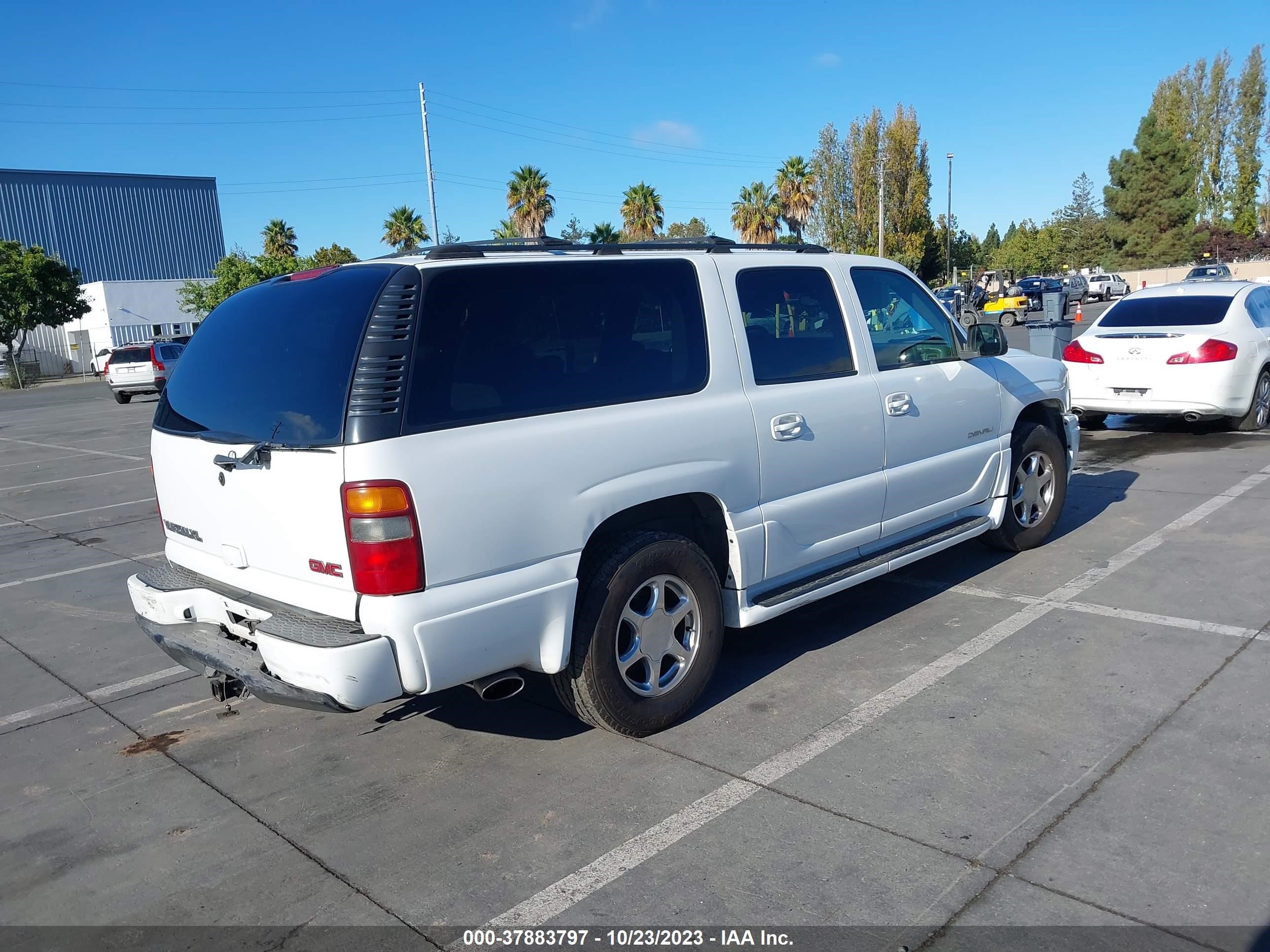 Photo 3 VIN: 1GKFK66U22J251041 - GMC YUKON 