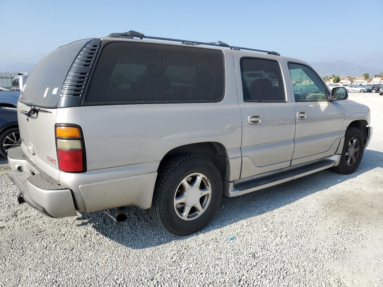 Photo 2 VIN: 1GKFK66U45J151737 - GMC YUKON 