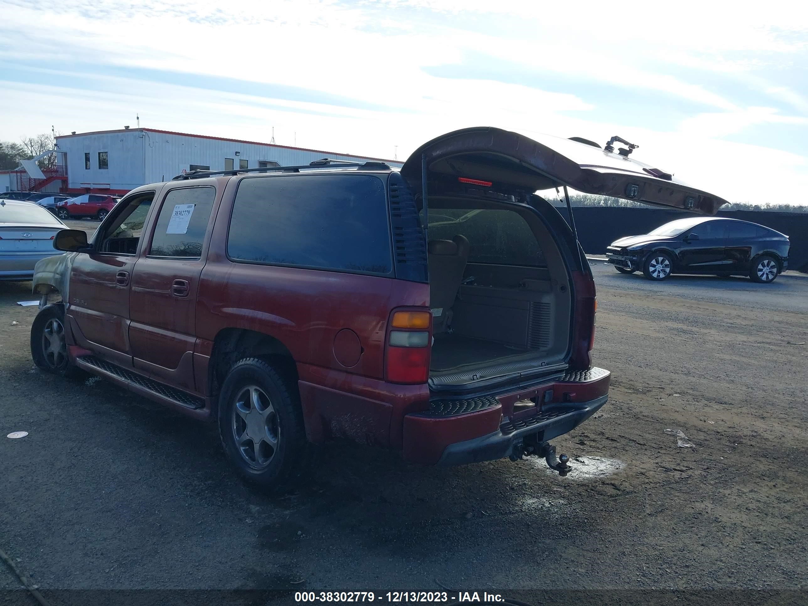 Photo 2 VIN: 1GKFK66U83J304696 - GMC YUKON 