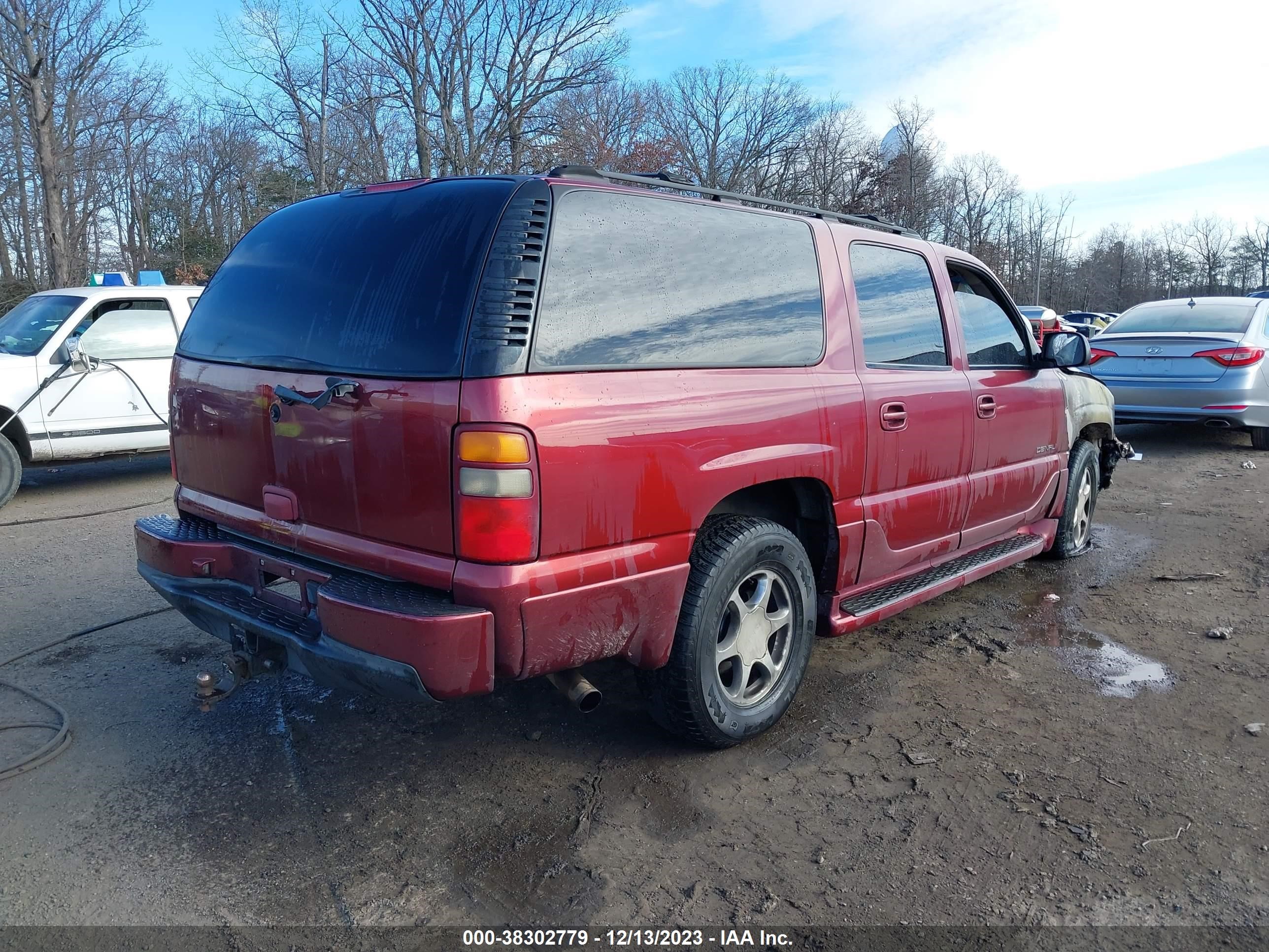 Photo 3 VIN: 1GKFK66U83J304696 - GMC YUKON 