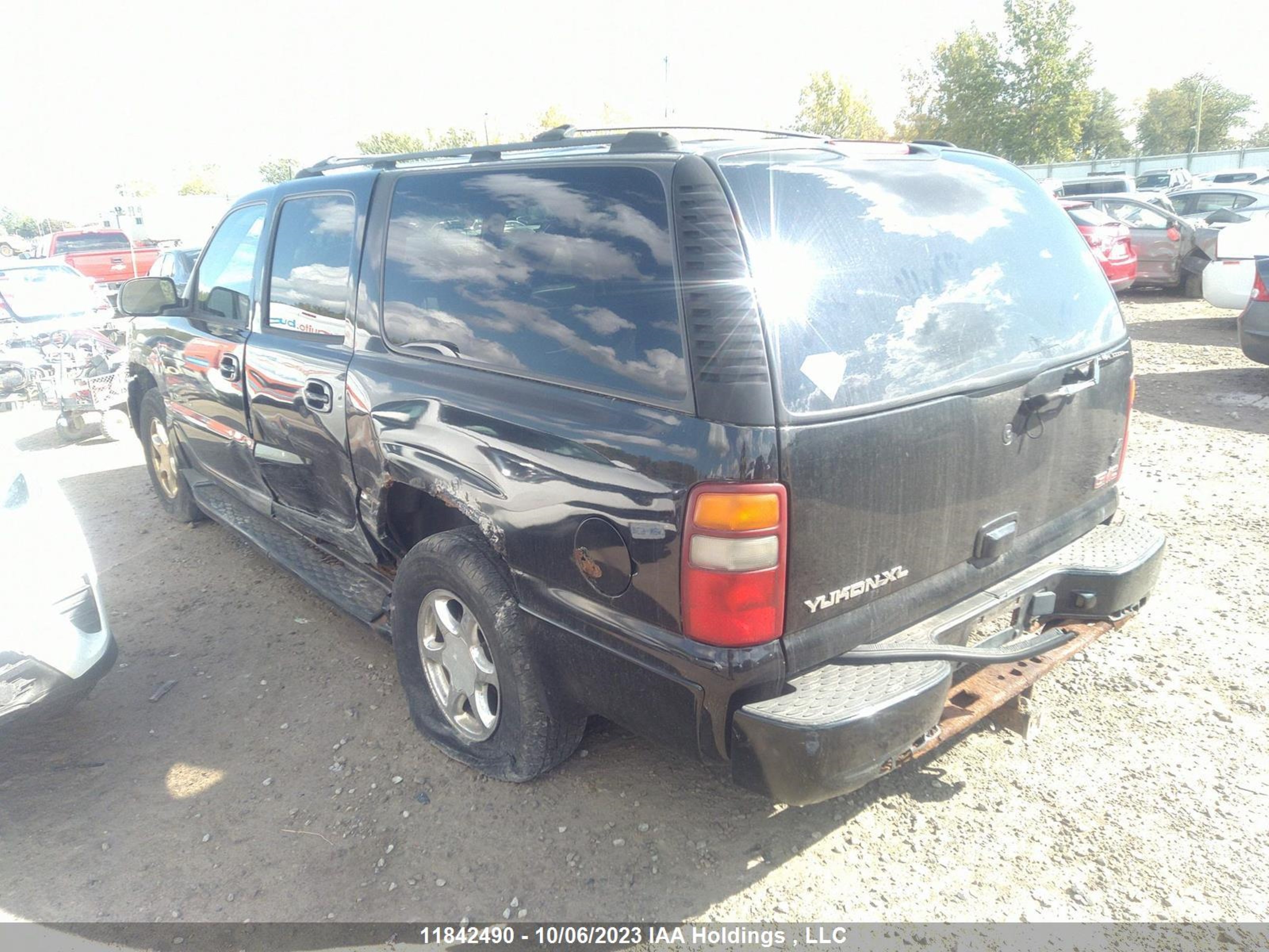 Photo 2 VIN: 1GKFK66U83J338458 - GMC YUKON 