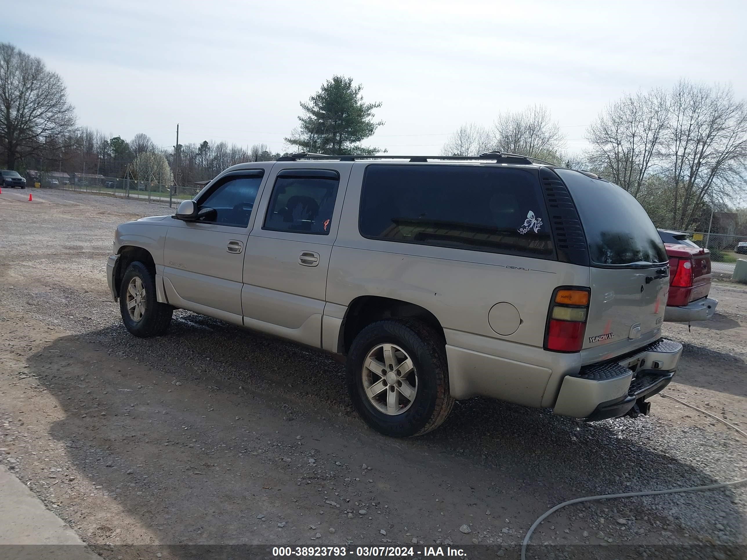 Photo 2 VIN: 1GKFK66U95J102596 - GMC NULL 