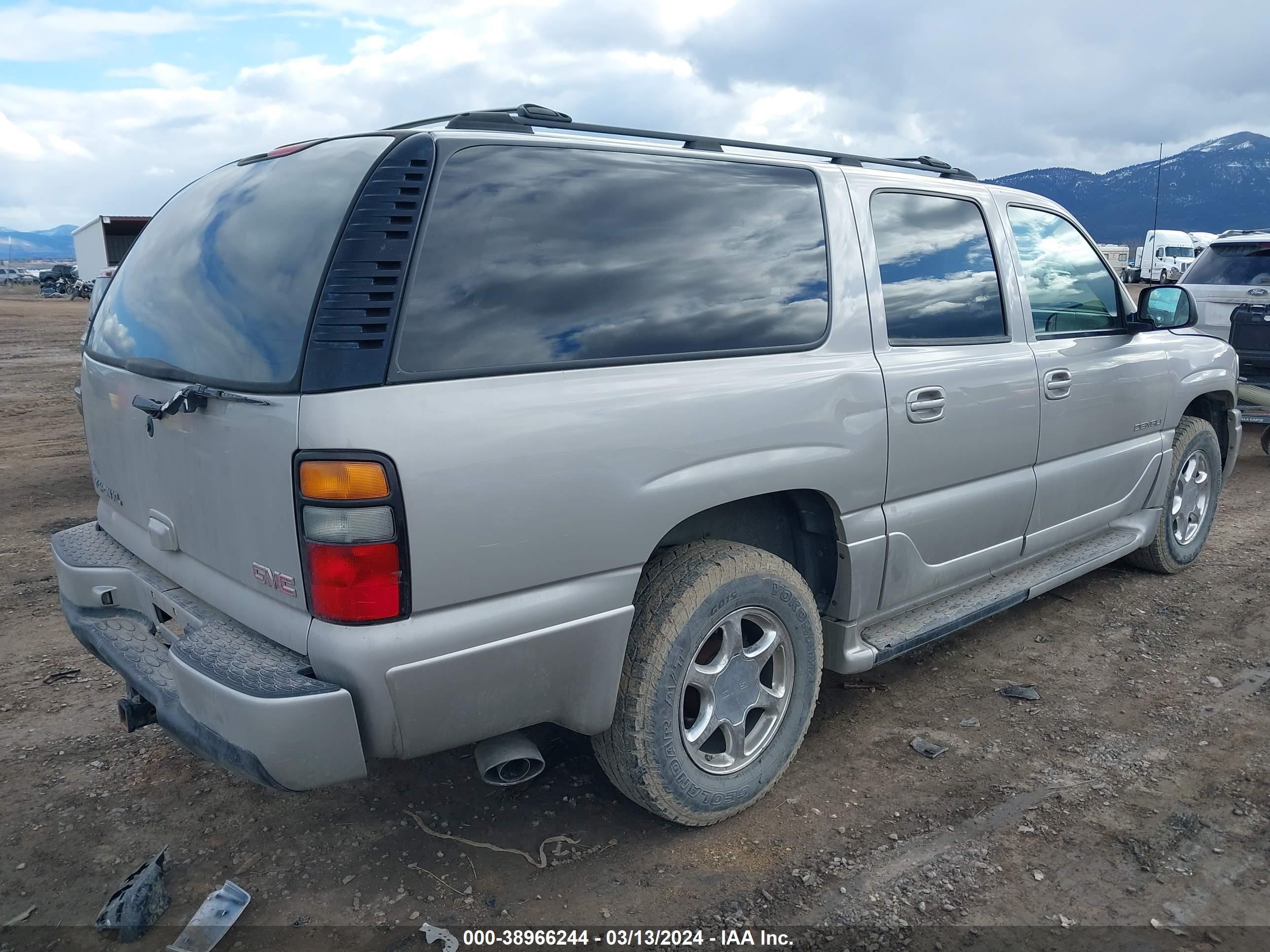 Photo 3 VIN: 1GKFK66U95J119057 - GMC ALL 