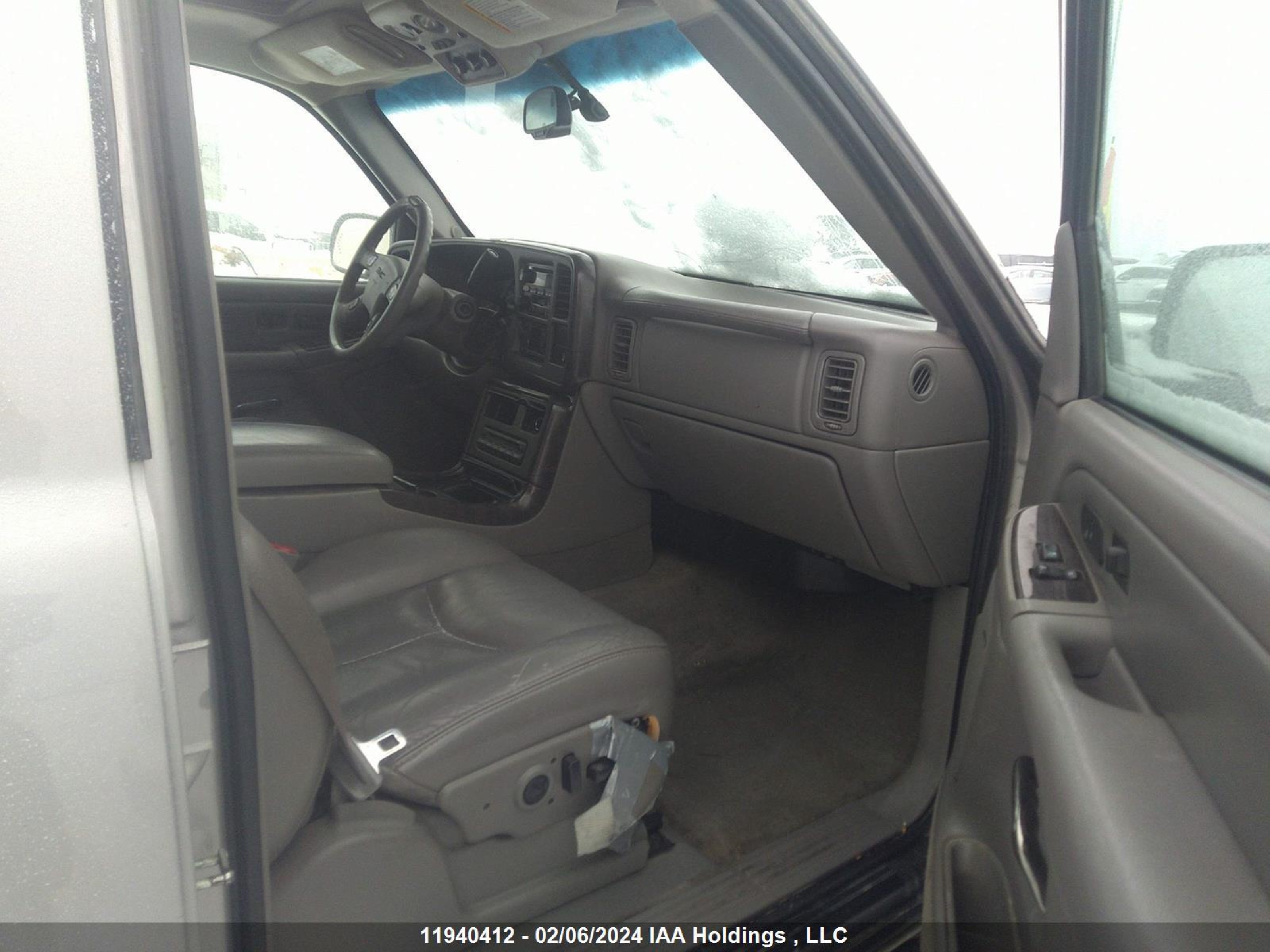 Photo 4 VIN: 1GKFK66UX4J236970 - GMC YUKON 