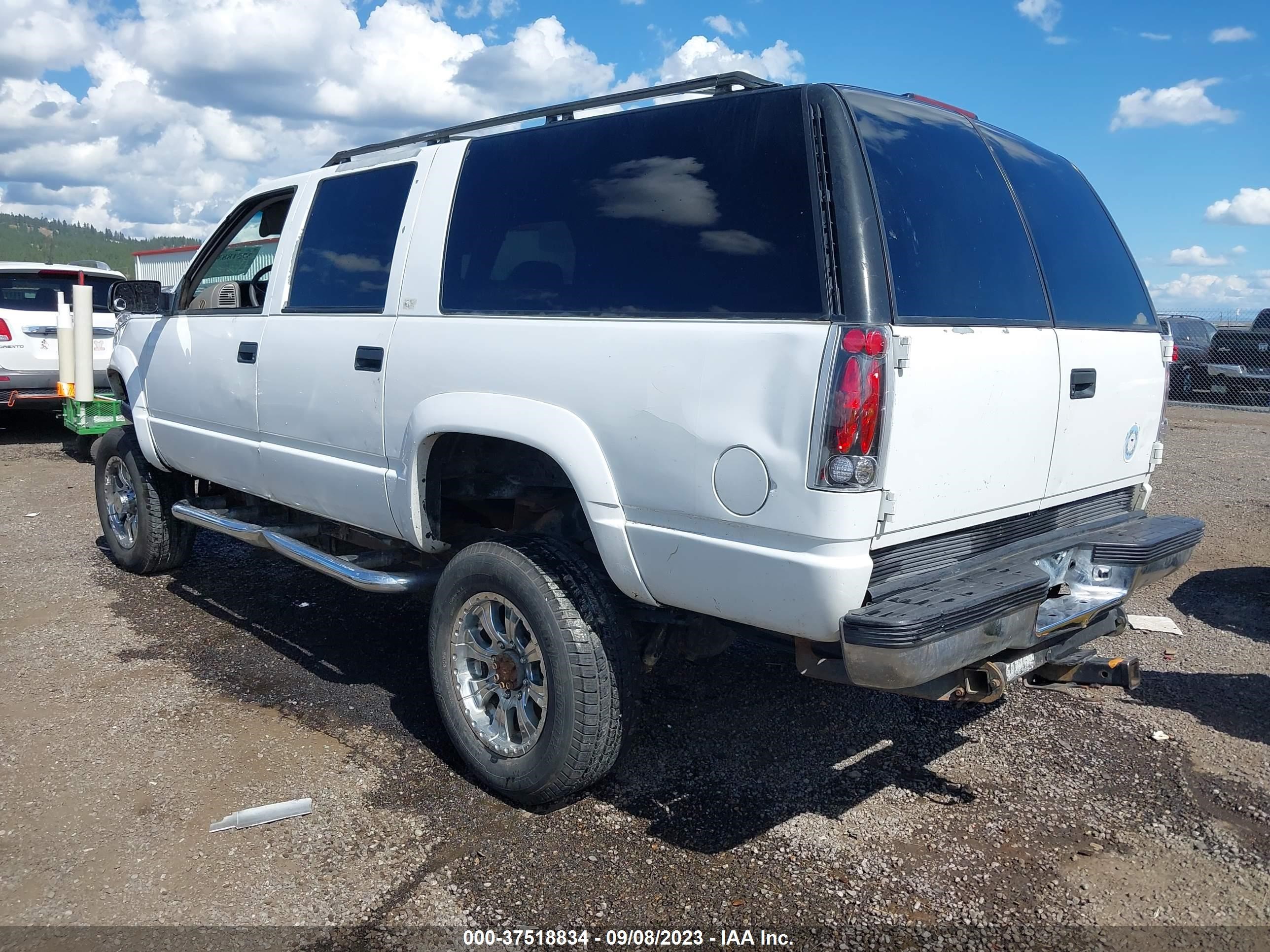 Photo 2 VIN: 1GKGK26N8SJ740517 - GMC SUBURBAN 