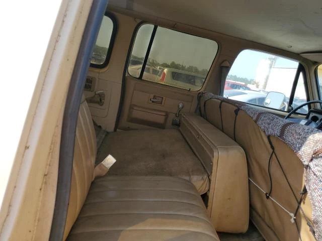 Photo 9 VIN: 1GKGV26K8HF510937 - GMC SUBURBAN V 