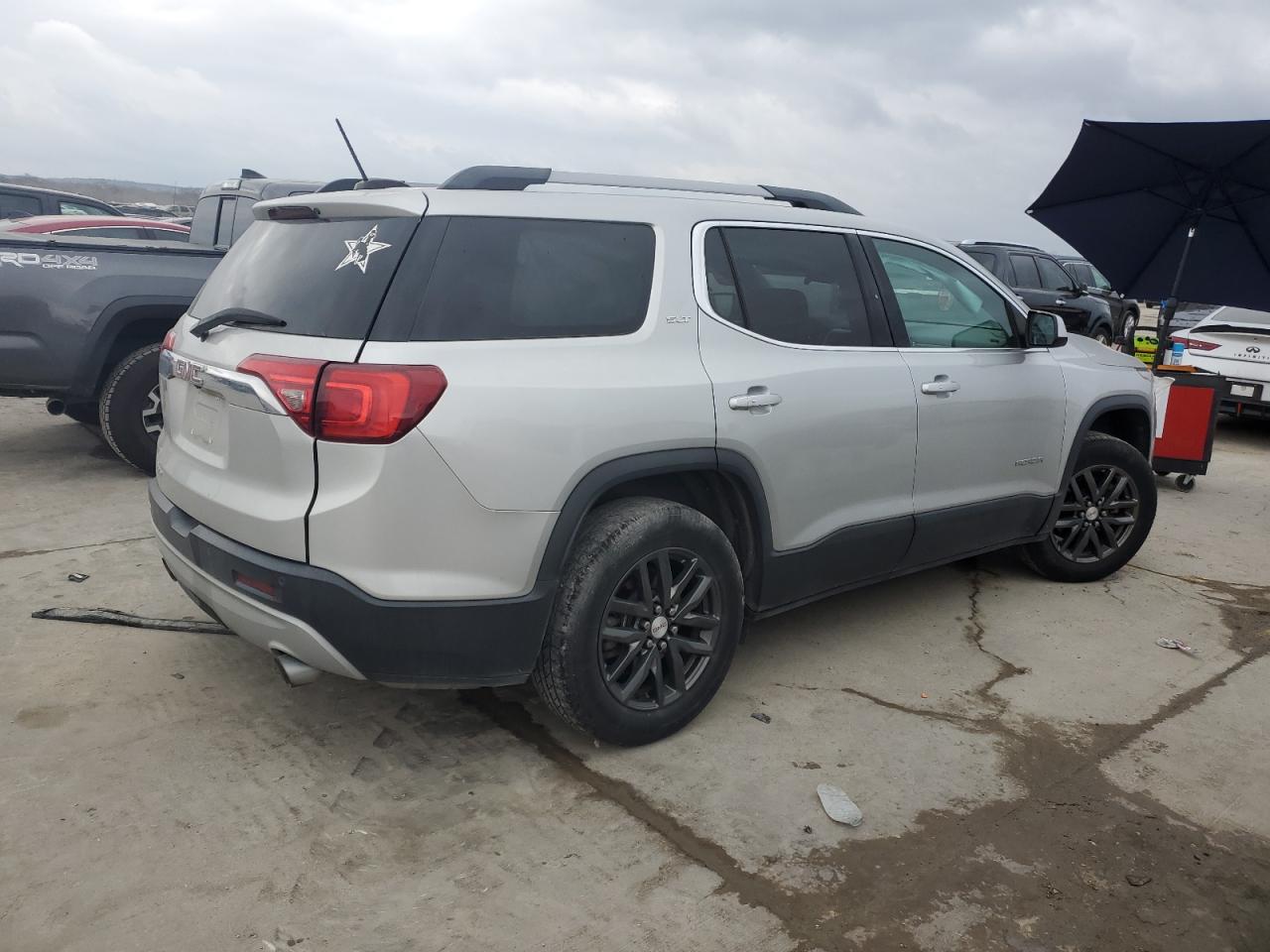 Photo 2 VIN: 1GKKNMLSXJZ240236 - GMC ACADIA 