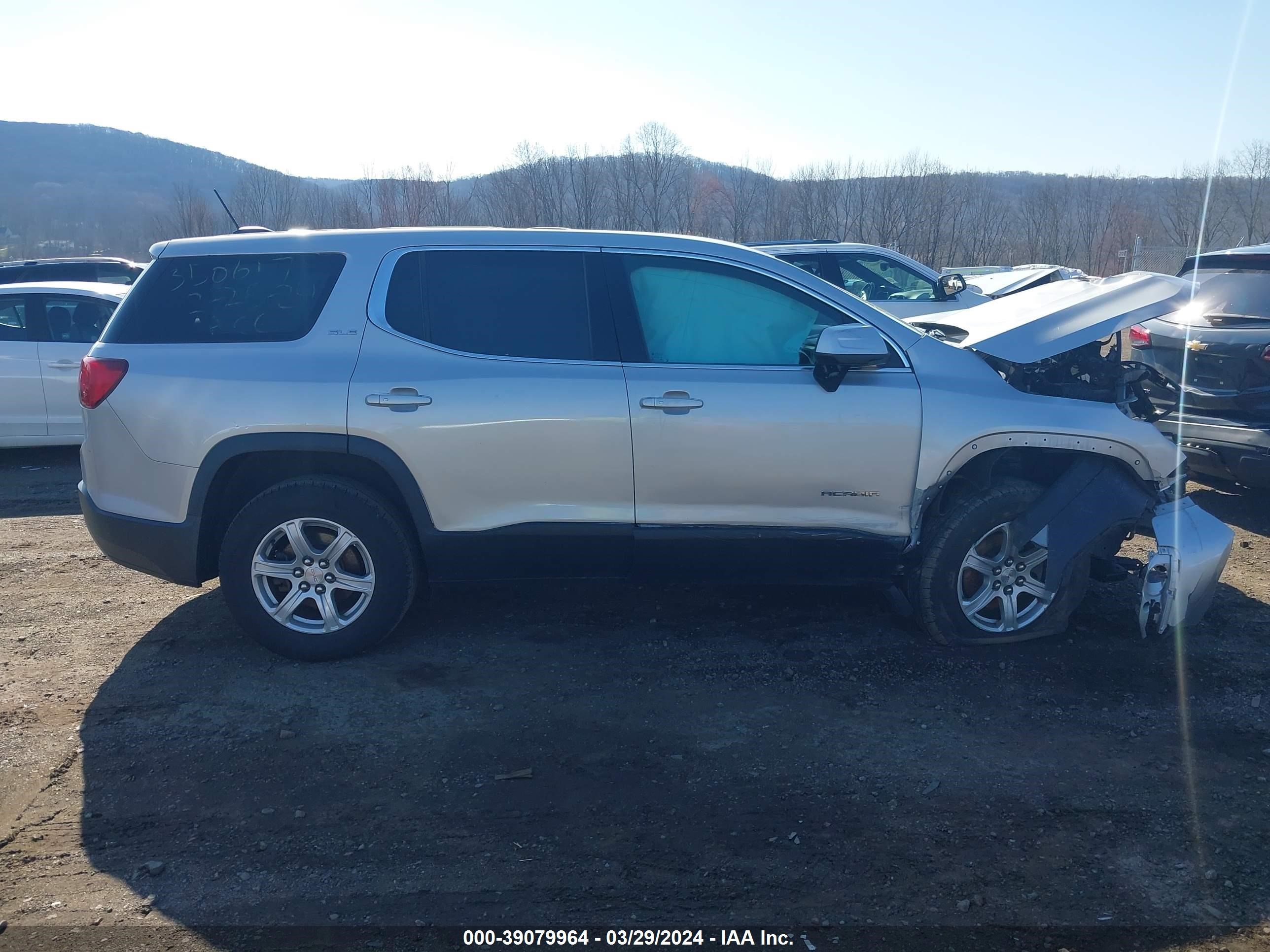 Photo 11 VIN: 1GKKNRLA9HZ172879 - GMC ACADIA 