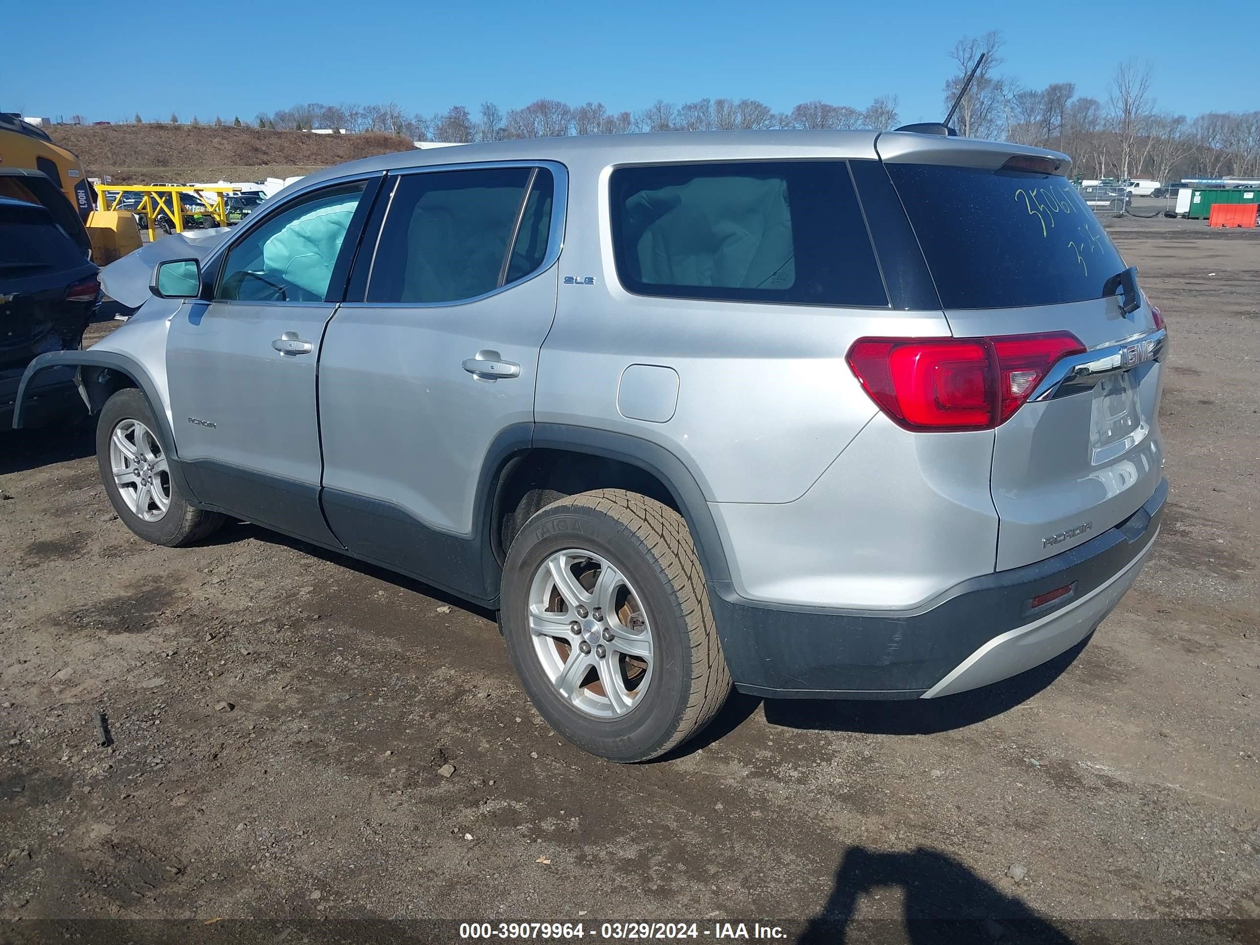 Photo 2 VIN: 1GKKNRLA9HZ172879 - GMC ACADIA 