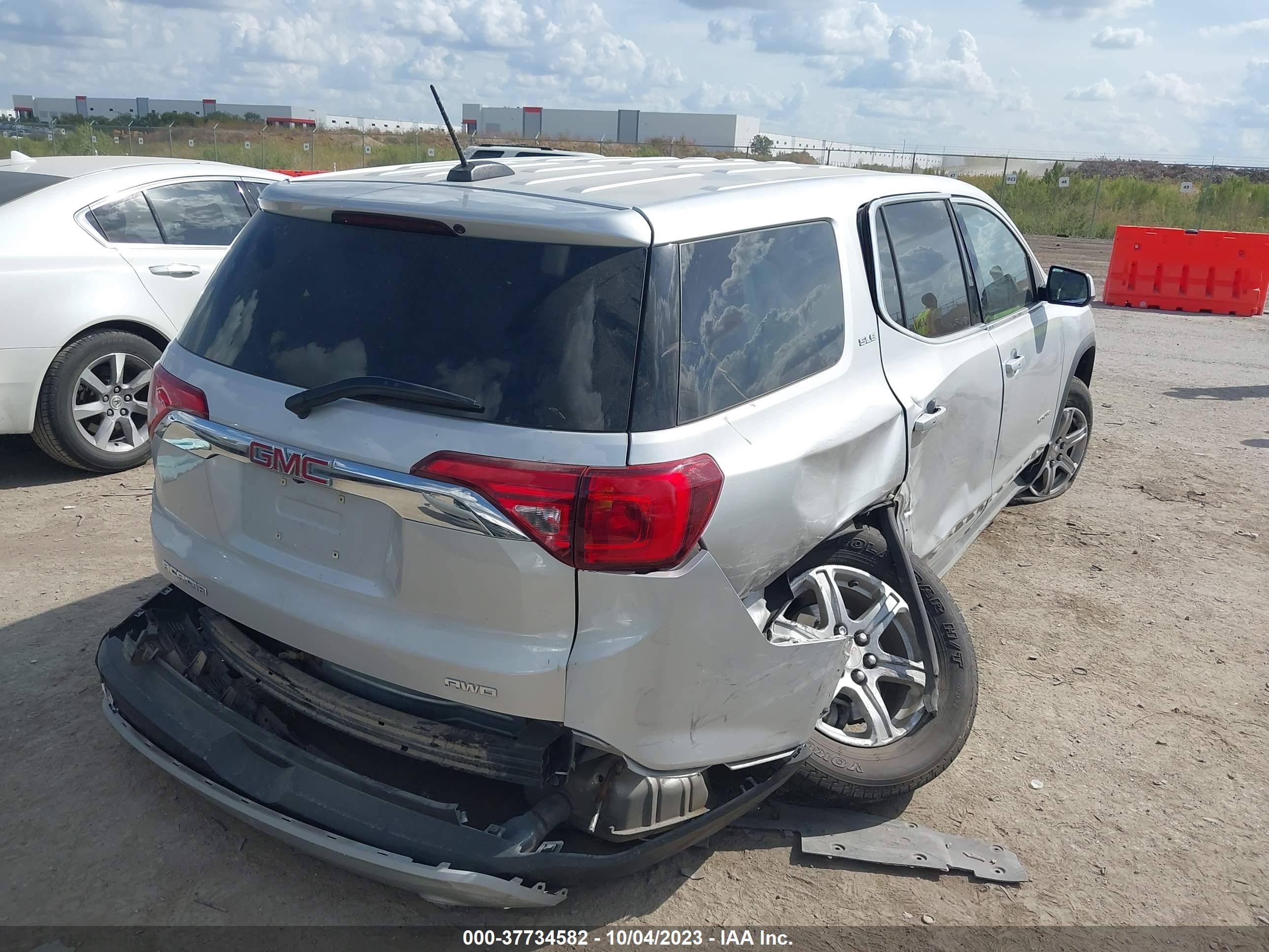 Photo 3 VIN: 1GKKNRLS0JZ162675 - GMC ACADIA 