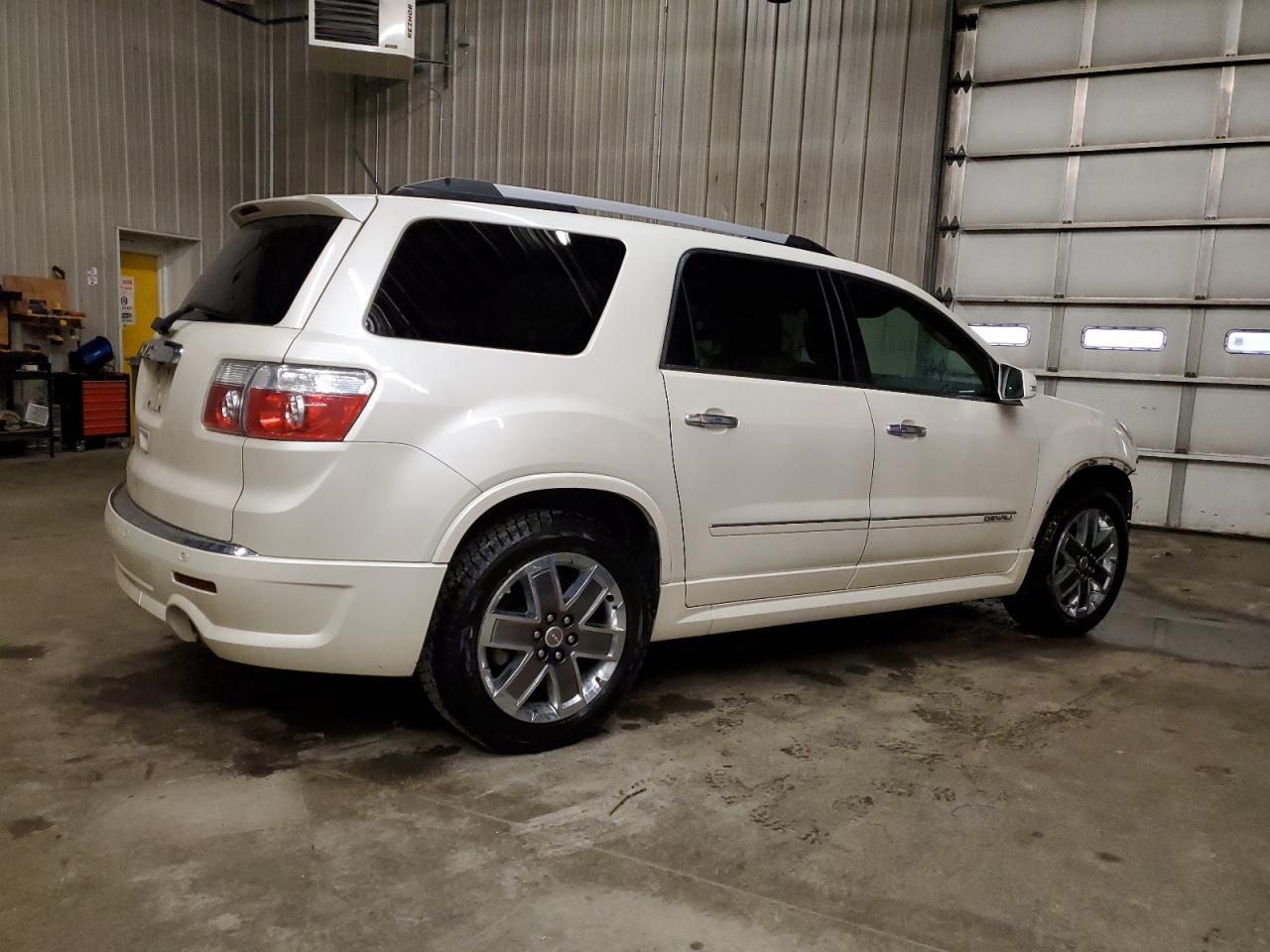 Photo 2 VIN: 1GKKRTED4BJ393126 - GMC ACADIA 