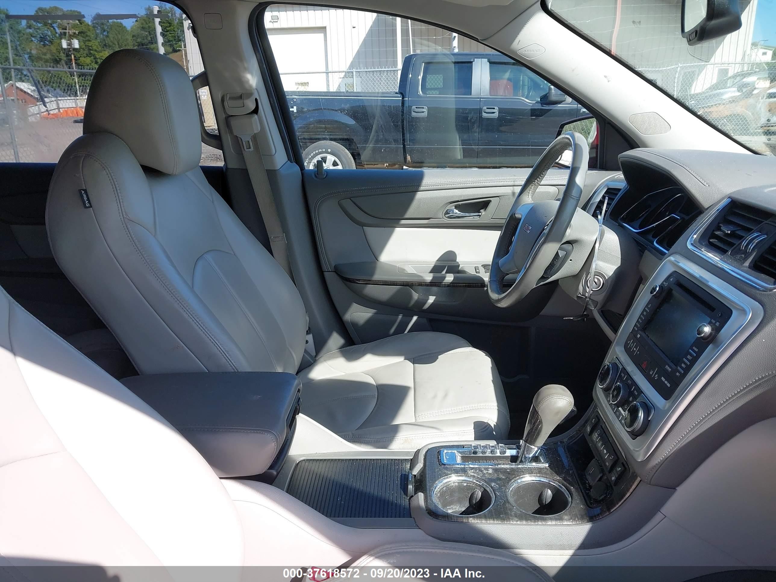 Photo 4 VIN: 1GKKVRKD8FJ264492 - GMC ACADIA 