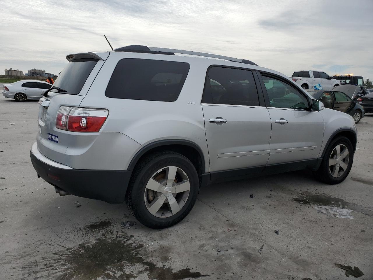 Photo 2 VIN: 1GKLRMED3AJ124897 - GMC ACADIA 