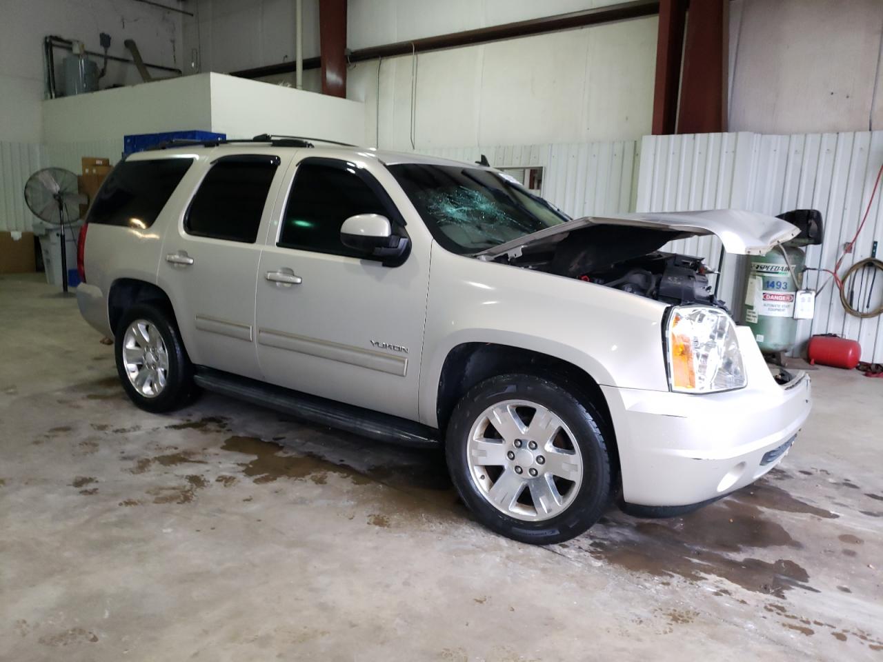 Photo 3 VIN: 1GKMCAE36AR170298 - GMC YUKON 