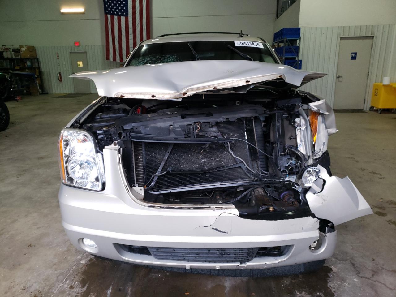 Photo 4 VIN: 1GKMCAE36AR170298 - GMC YUKON 