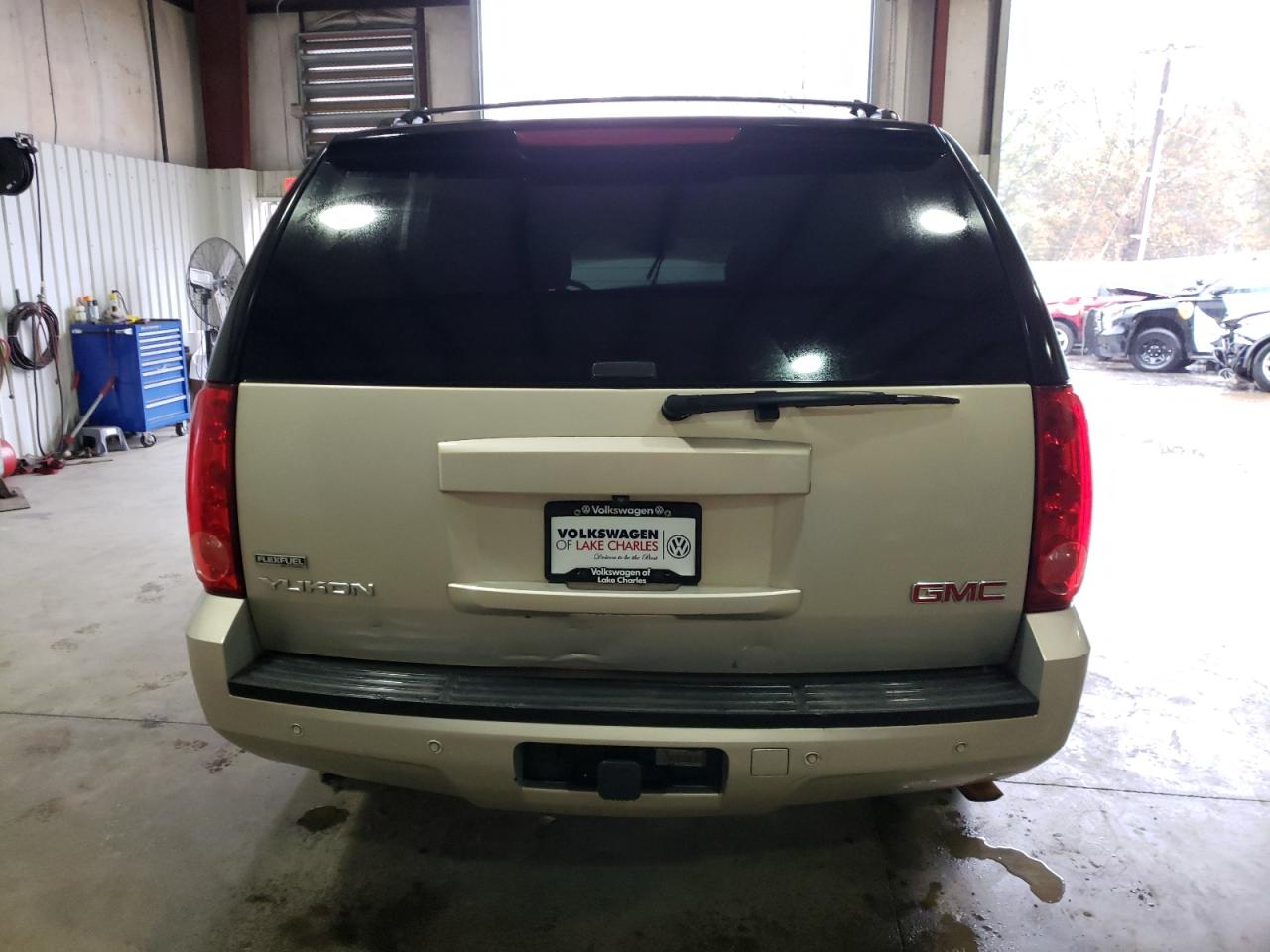 Photo 5 VIN: 1GKMCAE36AR170298 - GMC YUKON 