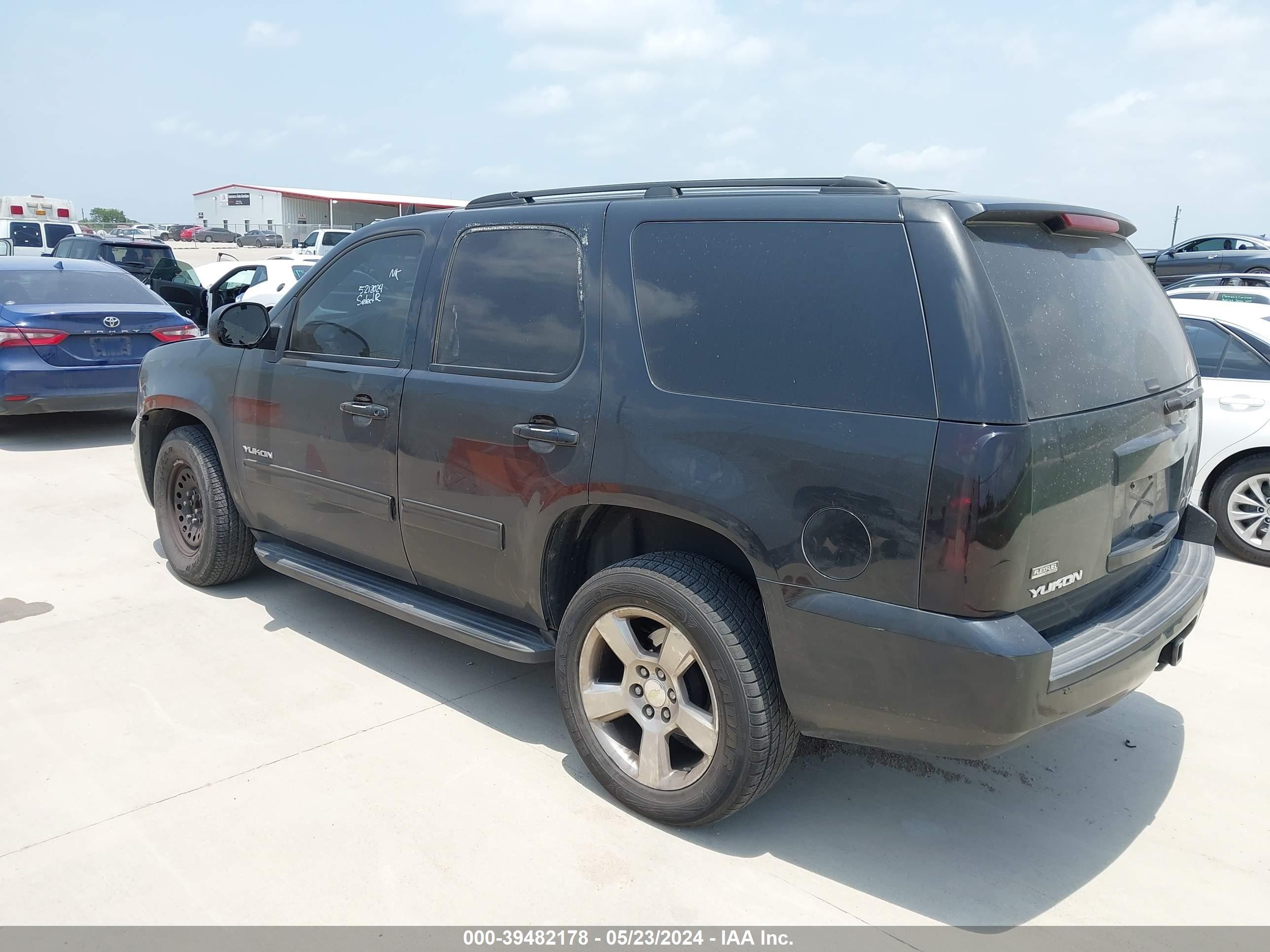 Photo 2 VIN: 1GKS1AE09BR159090 - GMC YUKON 