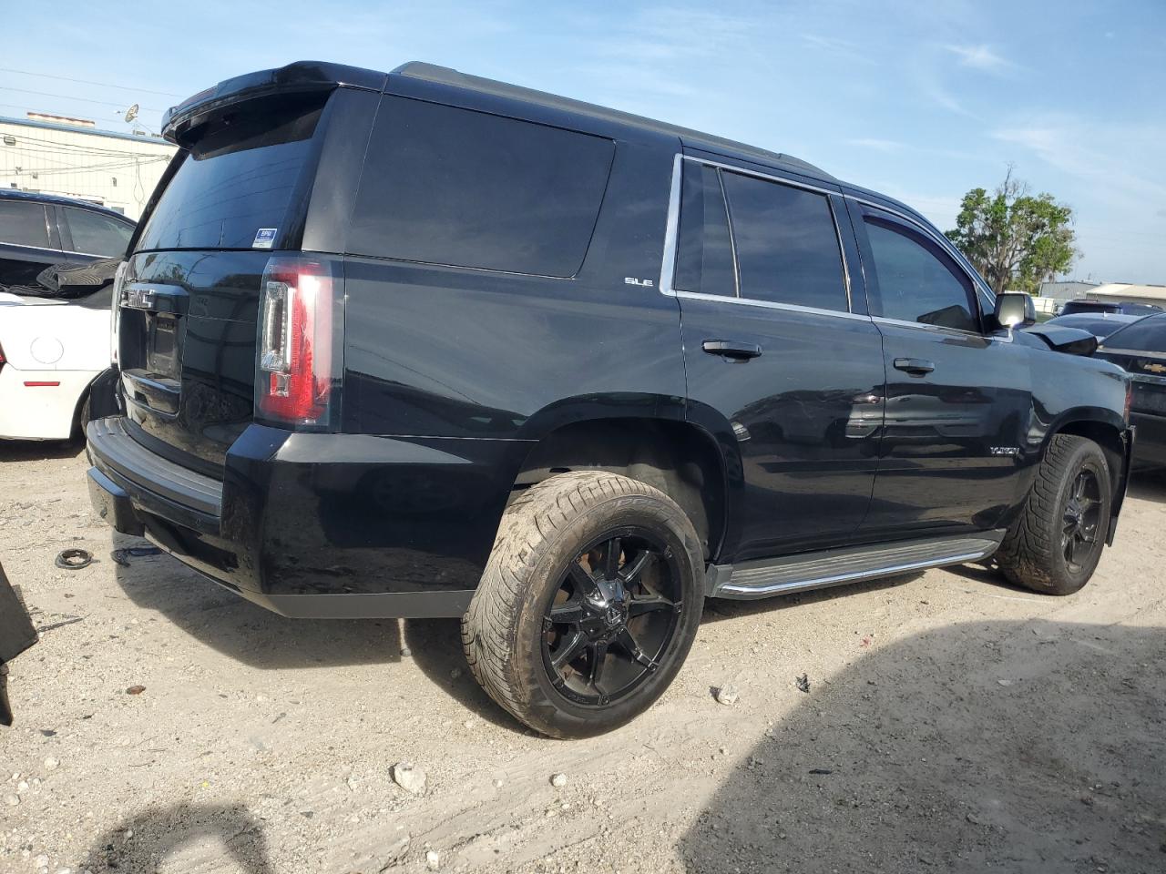 Photo 2 VIN: 1GKS1AKC4GR474465 - GMC YUKON 