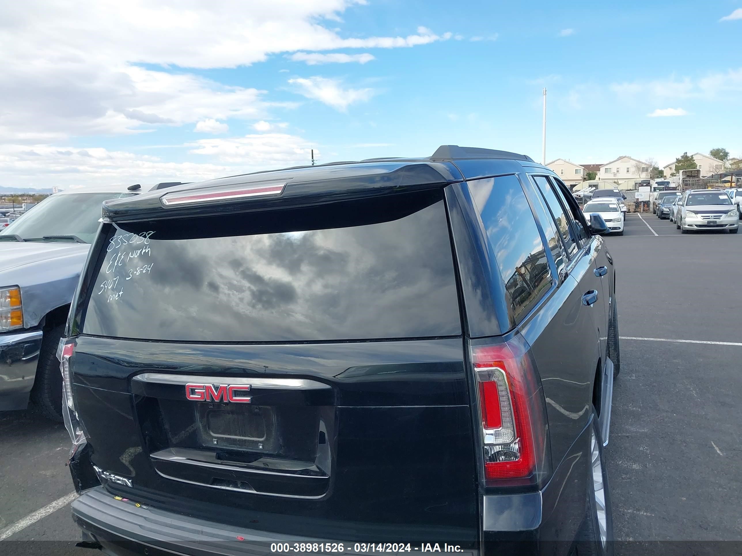 Photo 13 VIN: 1GKS1AKC4HR238867 - GMC YUKON 