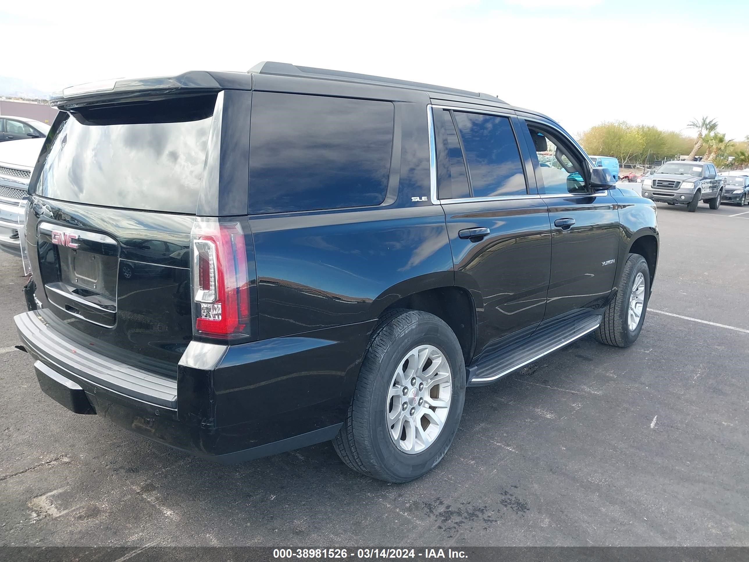 Photo 2 VIN: 1GKS1AKC4HR238867 - GMC YUKON 