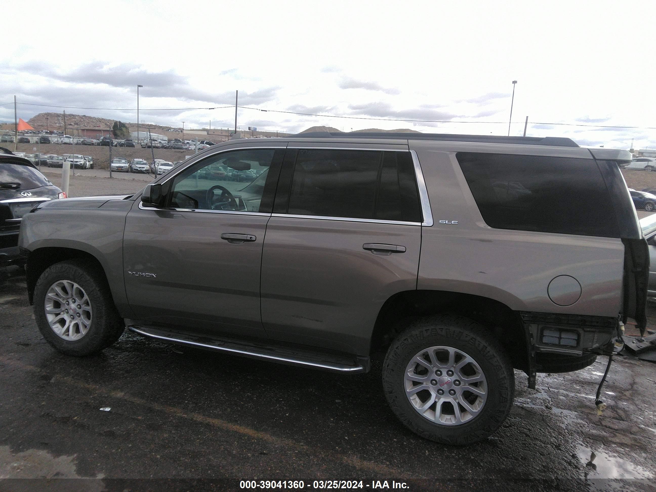 Photo 14 VIN: 1GKS1AKC5KR240957 - GMC YUKON 