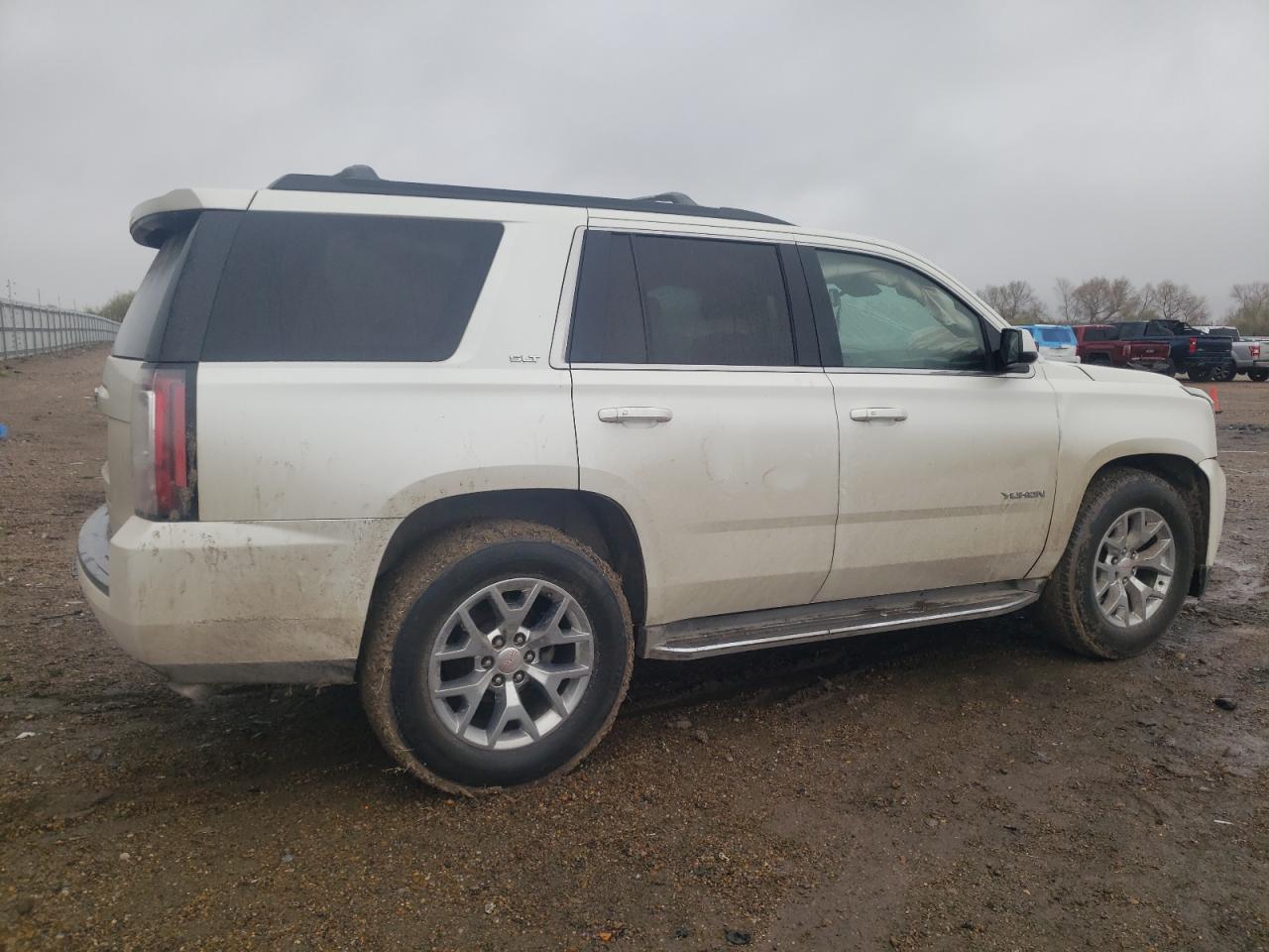 Photo 2 VIN: 1GKS1BKC4FR651262 - GMC YUKON 