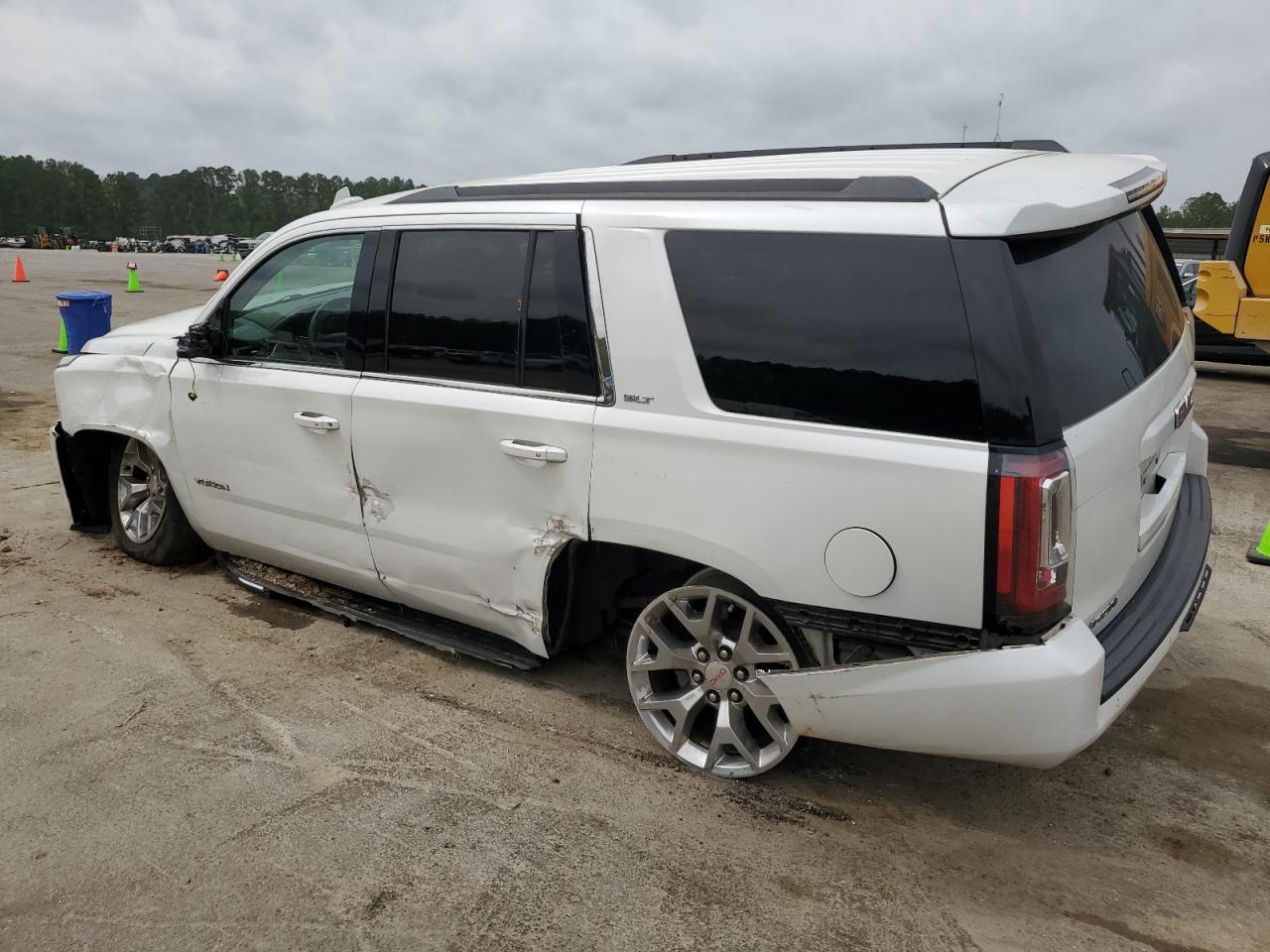 Photo 1 VIN: 1GKS1BKC4HR340966 - GMC YUKON 