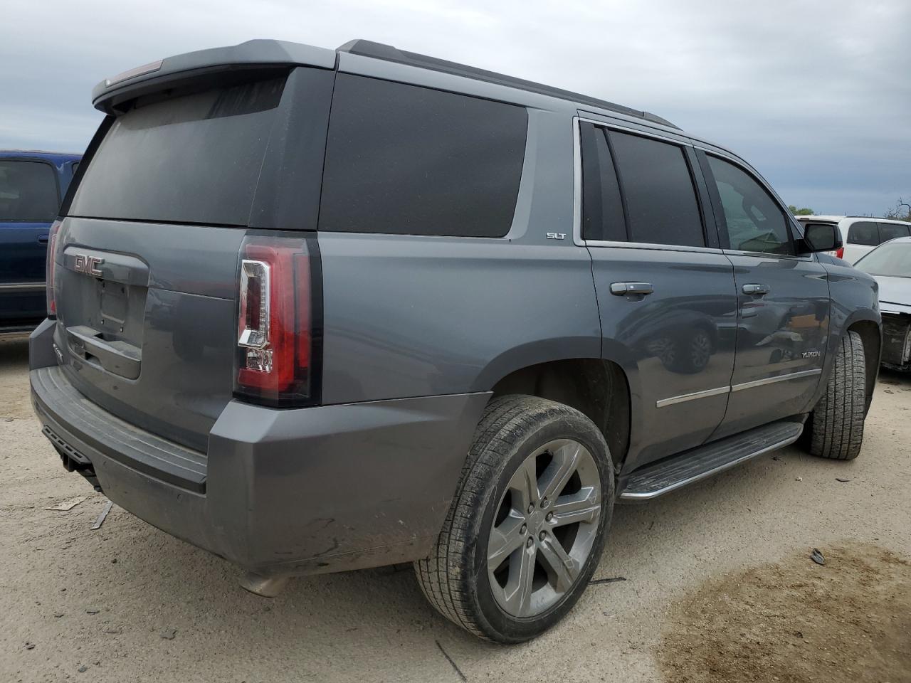 Photo 2 VIN: 1GKS1BKC5KR334438 - GMC YUKON 