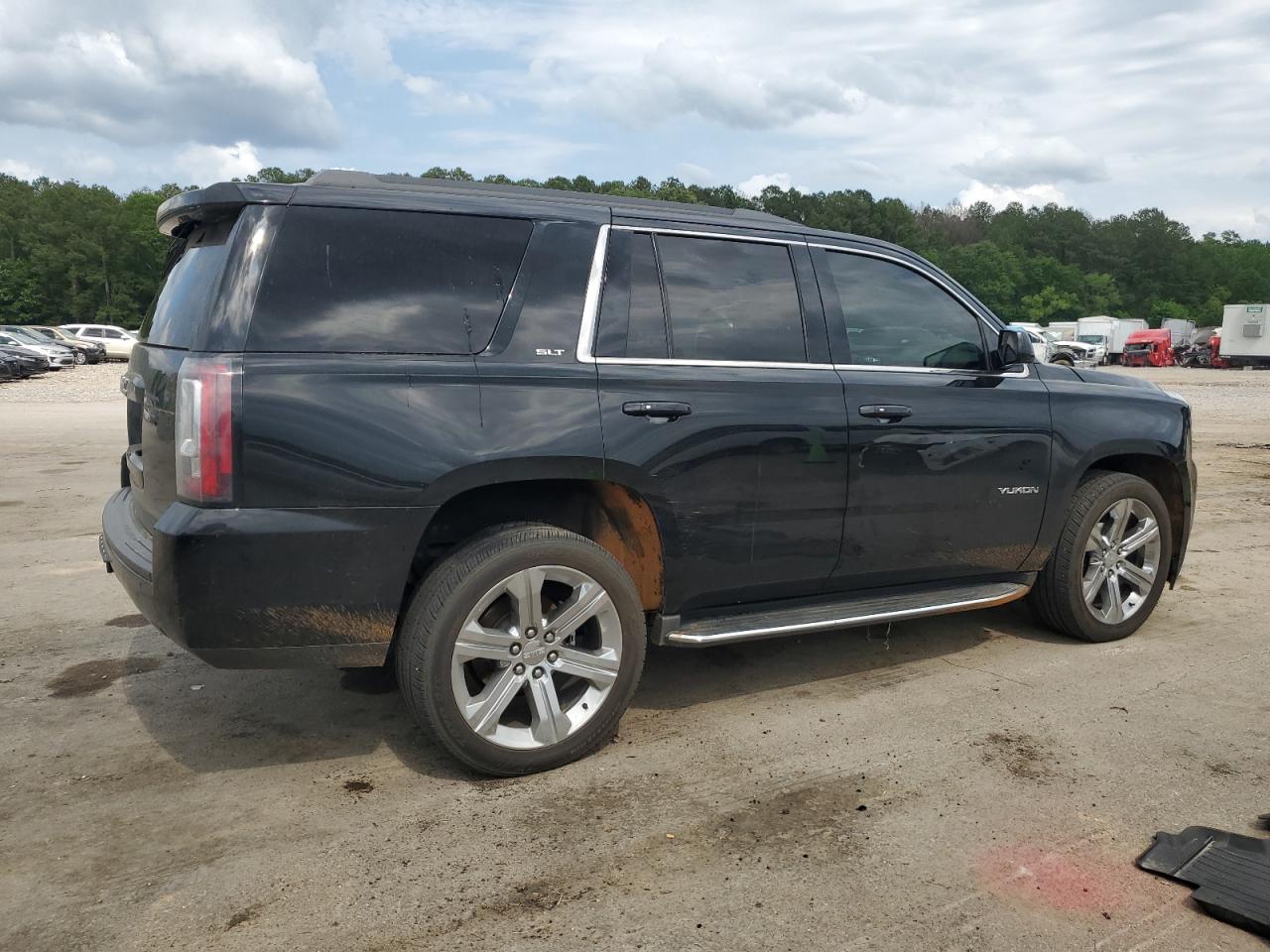 Photo 2 VIN: 1GKS1BKC9HR352417 - GMC YUKON 