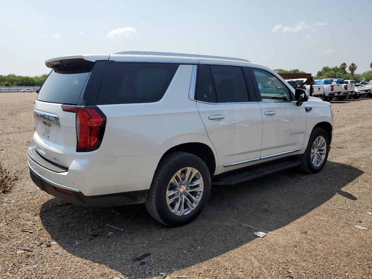 Photo 2 VIN: 1GKS1BKD6PR237071 - GMC YUKON 