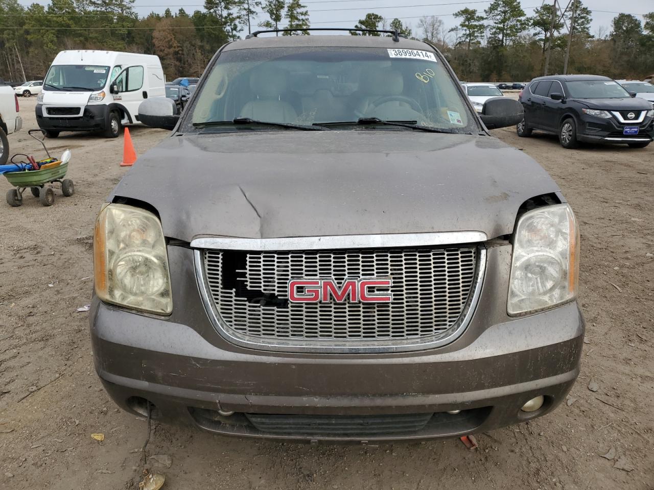 Photo 4 VIN: 1GKS1CE01BR168975 - GMC YUKON 