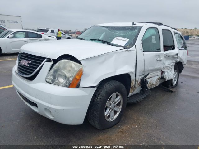 Photo 1 VIN: 1GKS1CE03BR121947 - GMC YUKON 