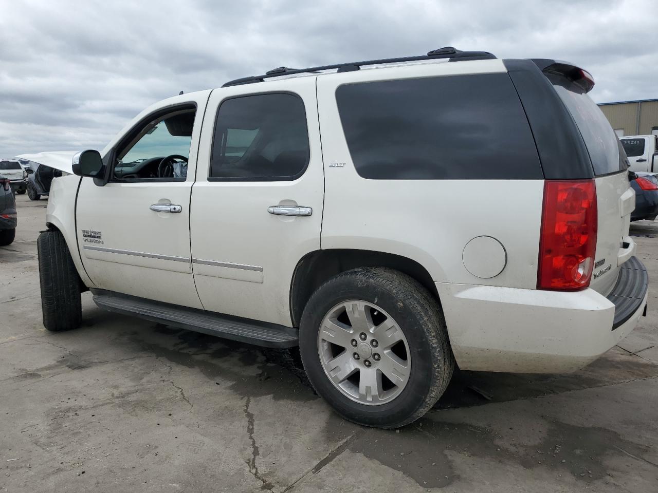 Photo 1 VIN: 1GKS1CE04BR172597 - GMC YUKON 