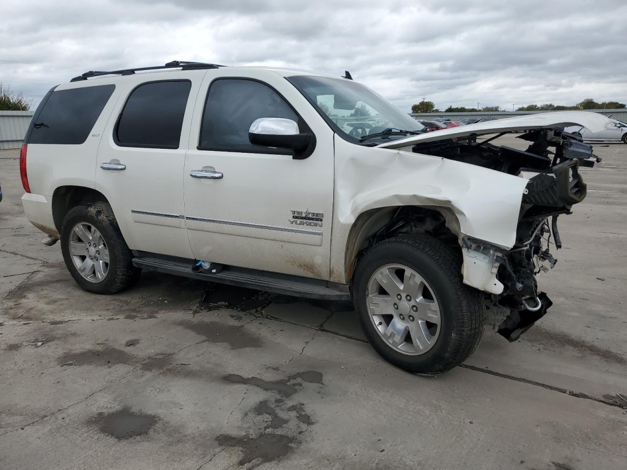 Photo 3 VIN: 1GKS1CE04BR172597 - GMC YUKON 