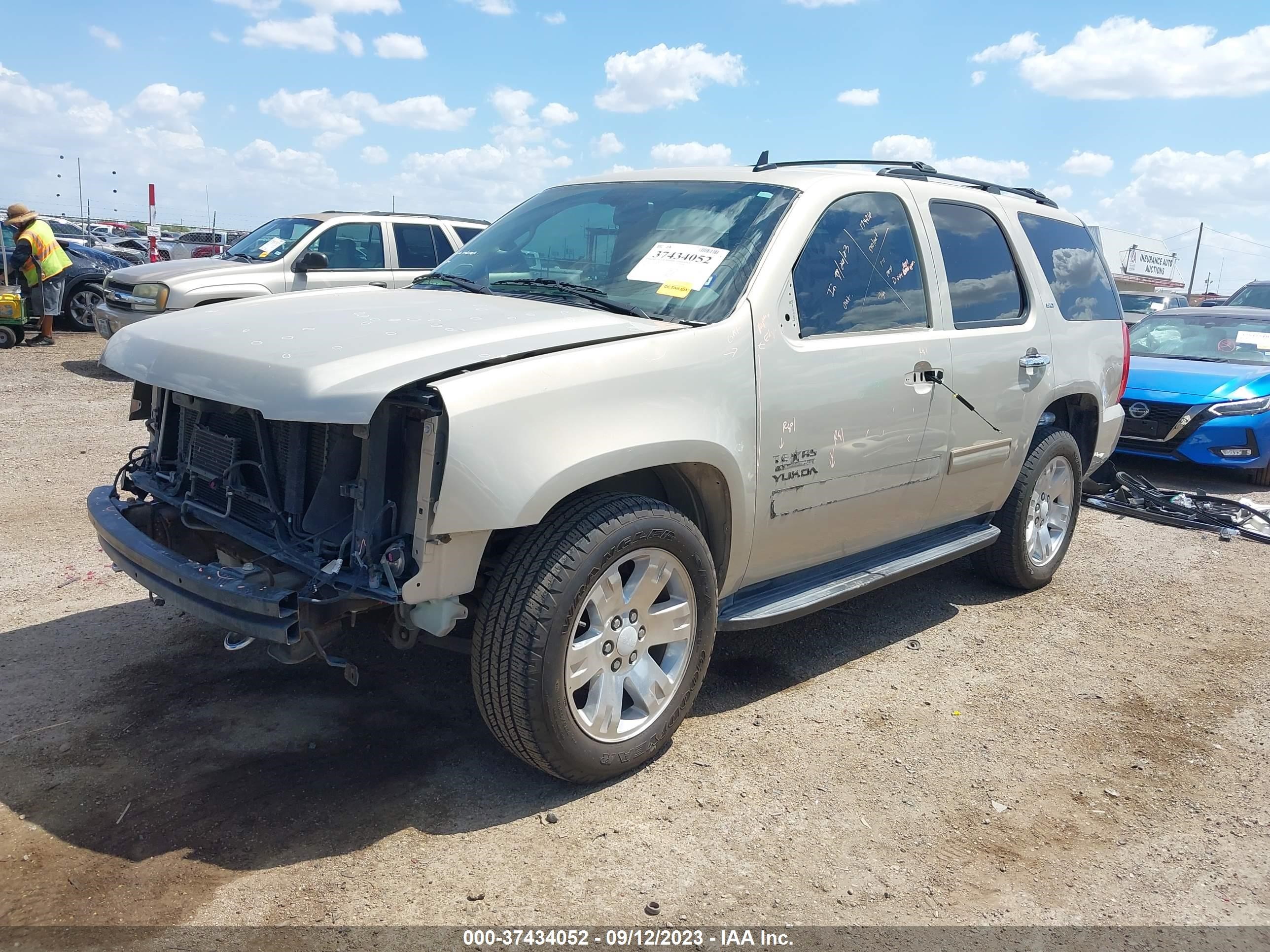 Photo 1 VIN: 1GKS1CE06CR172571 - GMC YUKON 