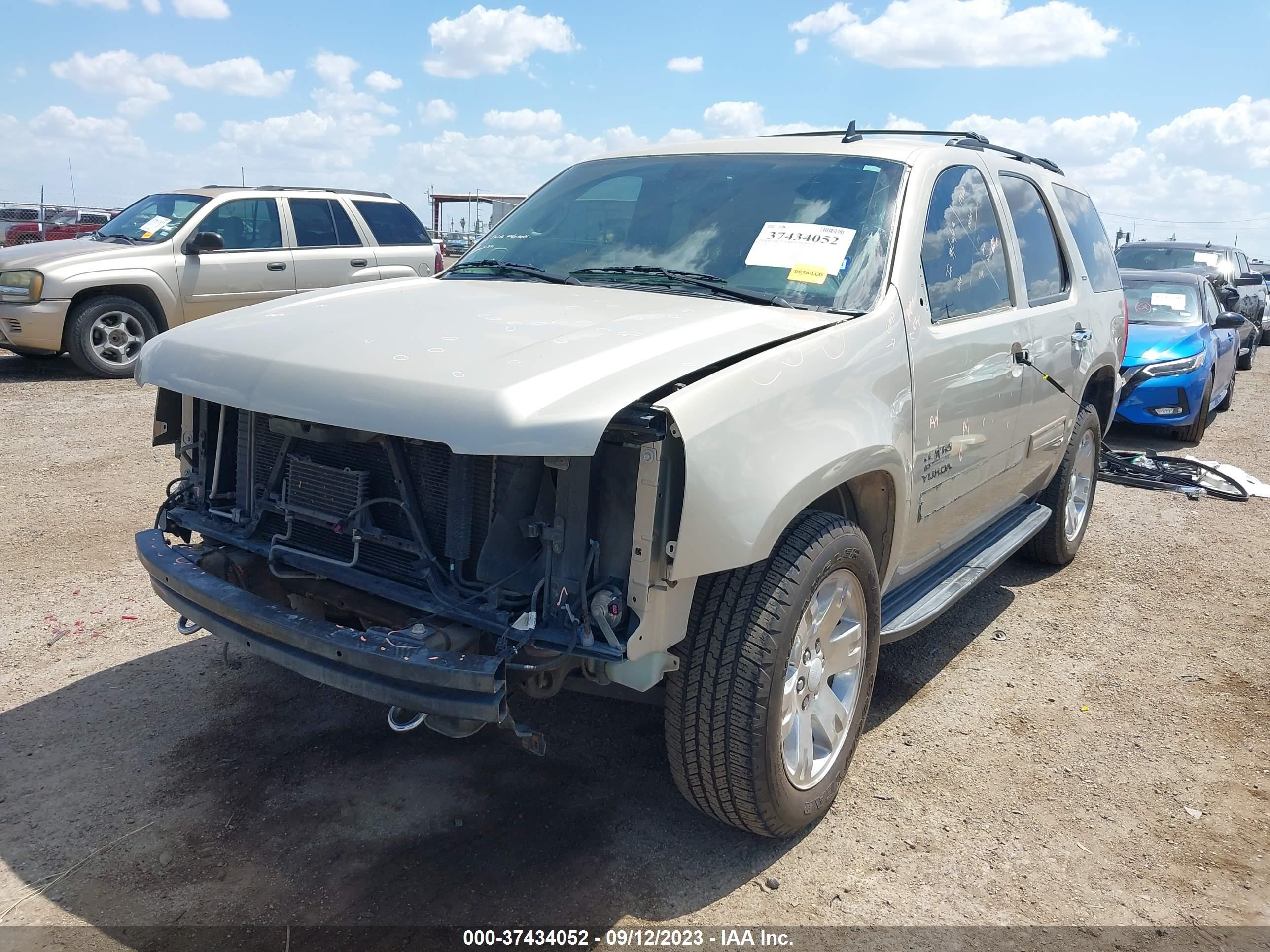 Photo 5 VIN: 1GKS1CE06CR172571 - GMC YUKON 