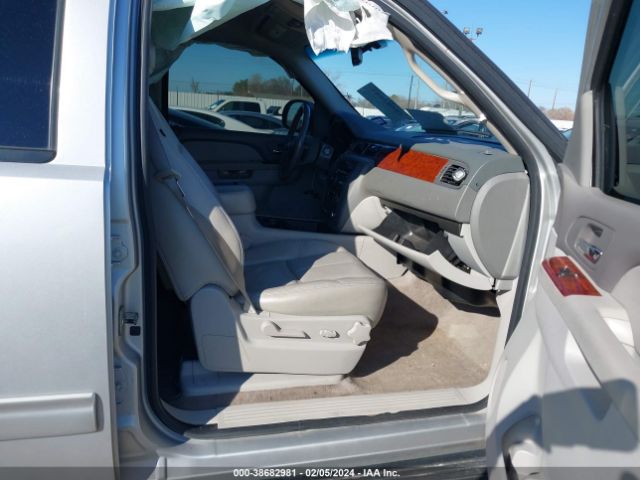 Photo 4 VIN: 1GKS1CE07BR136368 - GMC YUKON 