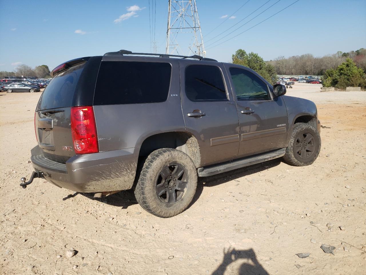 Photo 2 VIN: 1GKS1CE07DR257128 - GMC YUKON 