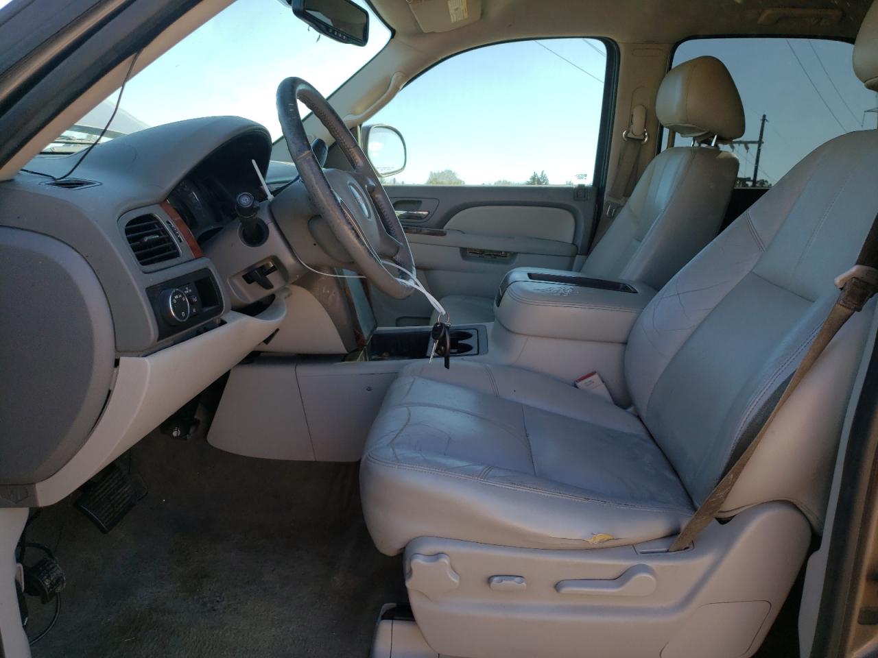 Photo 6 VIN: 1GKS1CE07DR257128 - GMC YUKON 