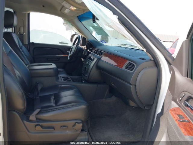 Photo 4 VIN: 1GKS1CE08CR103946 - GMC YUKON 