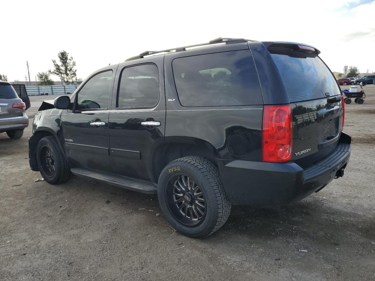 Photo 1 VIN: 1GKS1CE09DR251945 - GMC YUKON 