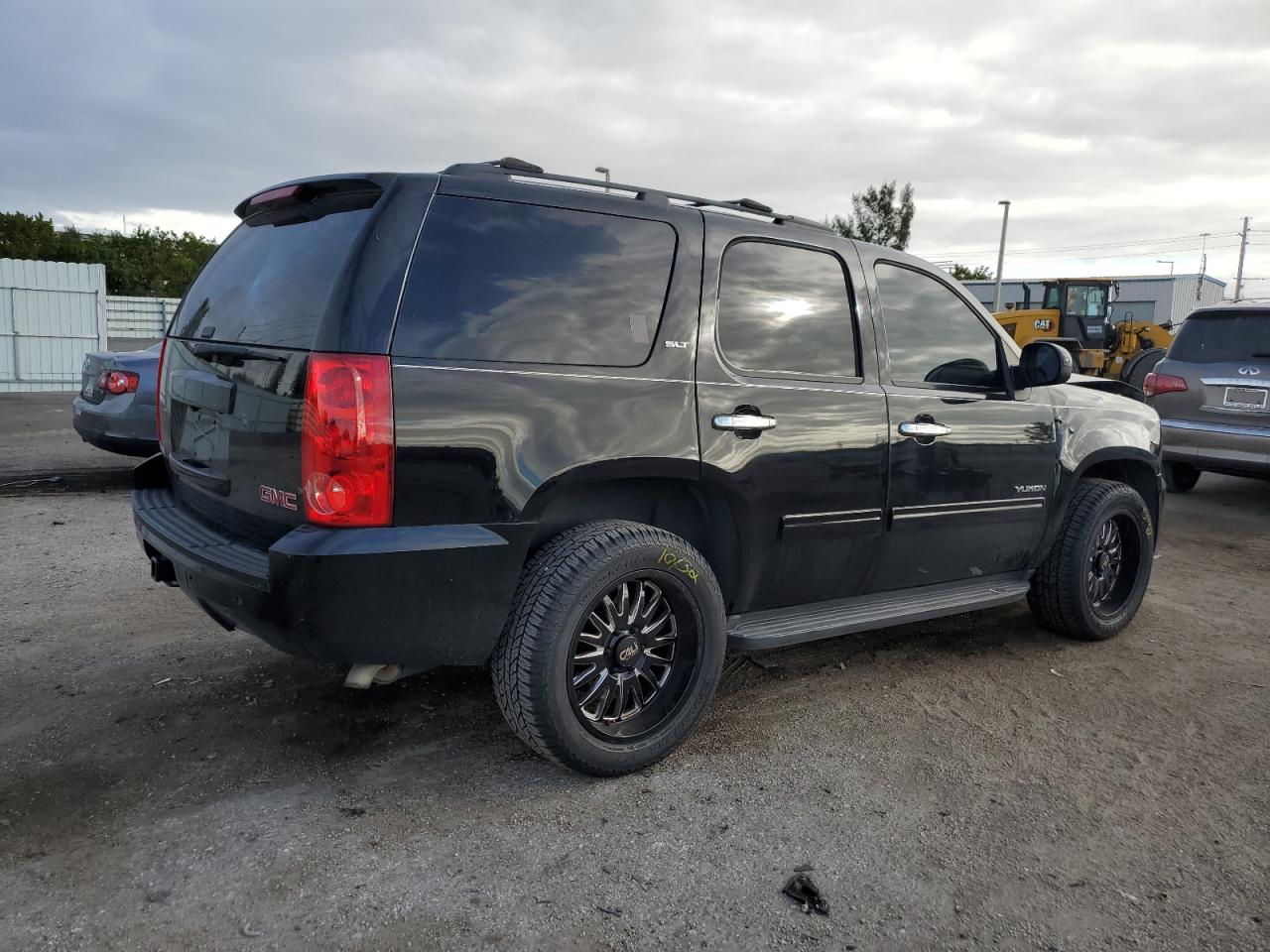 Photo 2 VIN: 1GKS1CE09DR251945 - GMC YUKON 