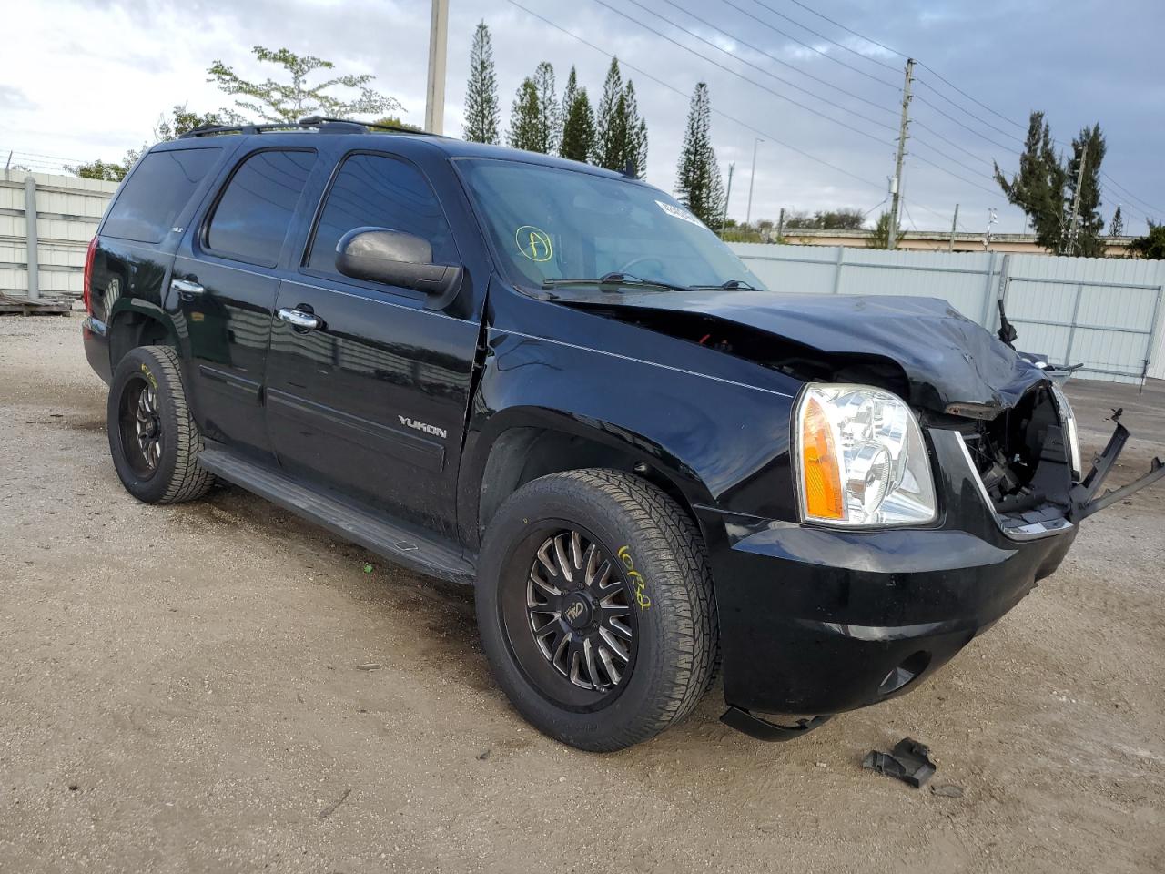 Photo 3 VIN: 1GKS1CE09DR251945 - GMC YUKON 